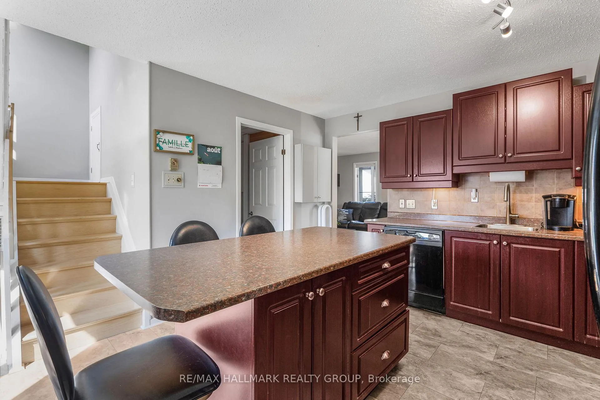 Photo 4 of 1115 Cholette Crescent, Ottawa, Convent Glen South — HOMEH