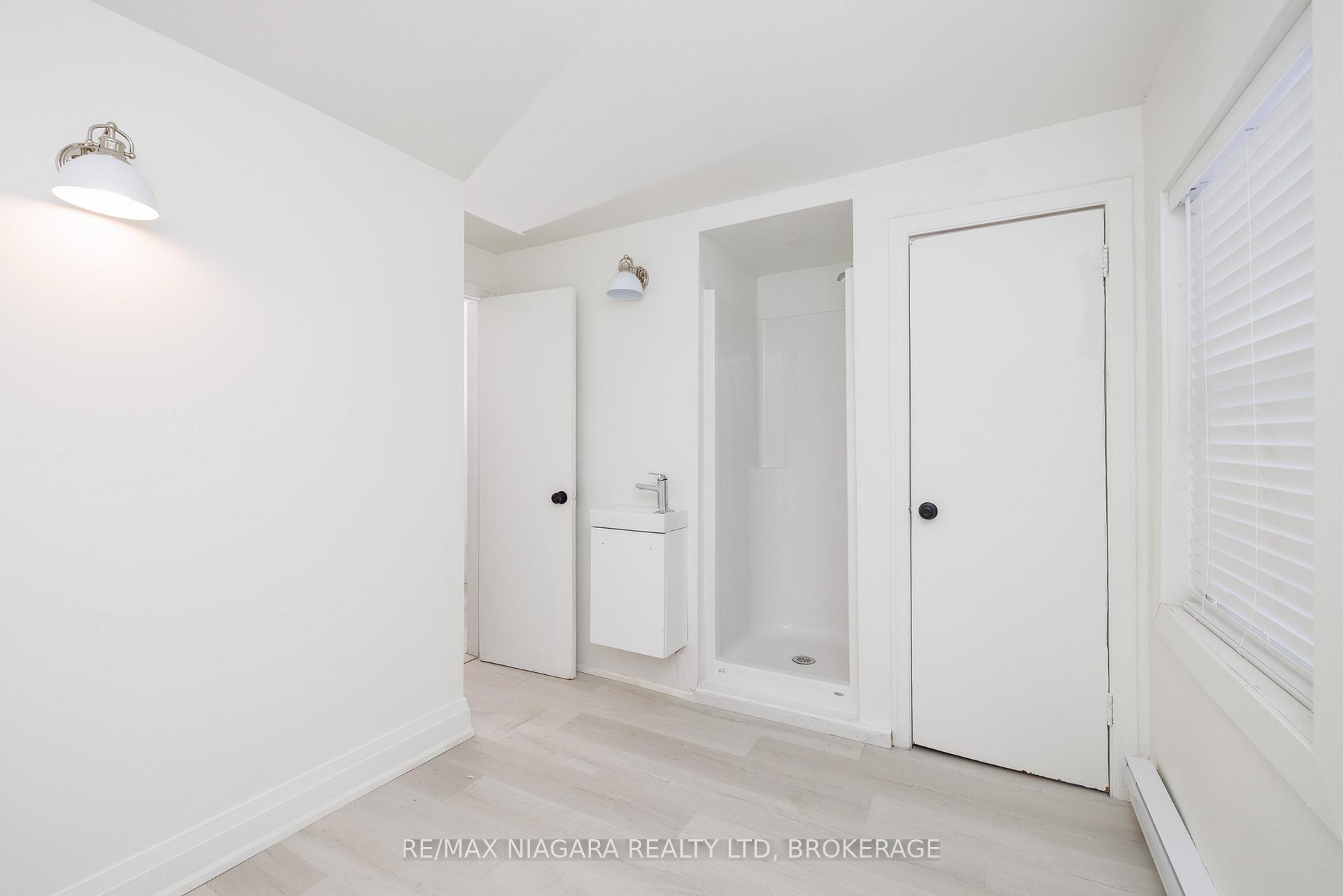 Photo 7 of Unit Upper, 14 Highway 20 W, Pelham, Fonthill — HOMEH