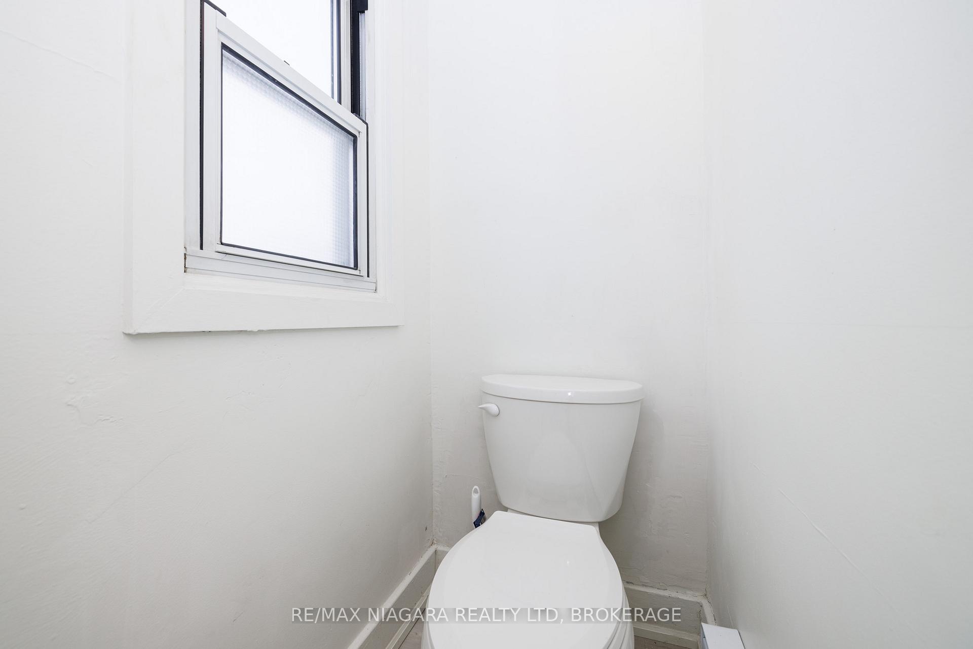 Photo 8 of Unit Upper, 14 Highway 20 W, Pelham, Fonthill — HOMEH