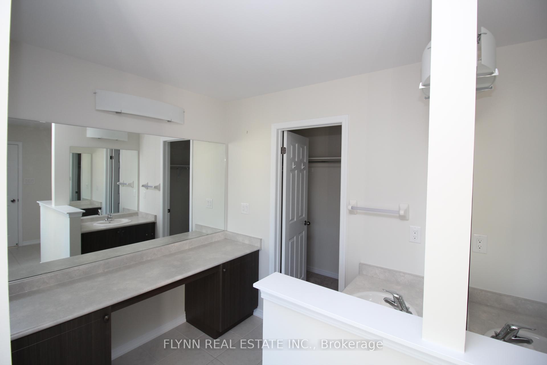 Photo 15 of 7804 Juneberry Drive, Niagara Falls, Brown — HOMEH