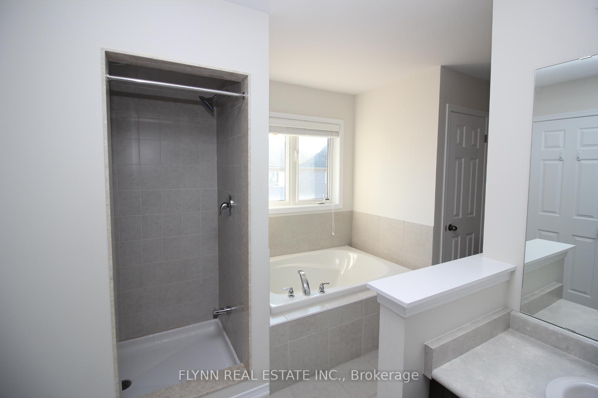 Photo 17 of 7804 Juneberry Drive, Niagara Falls, Brown — HOMEH