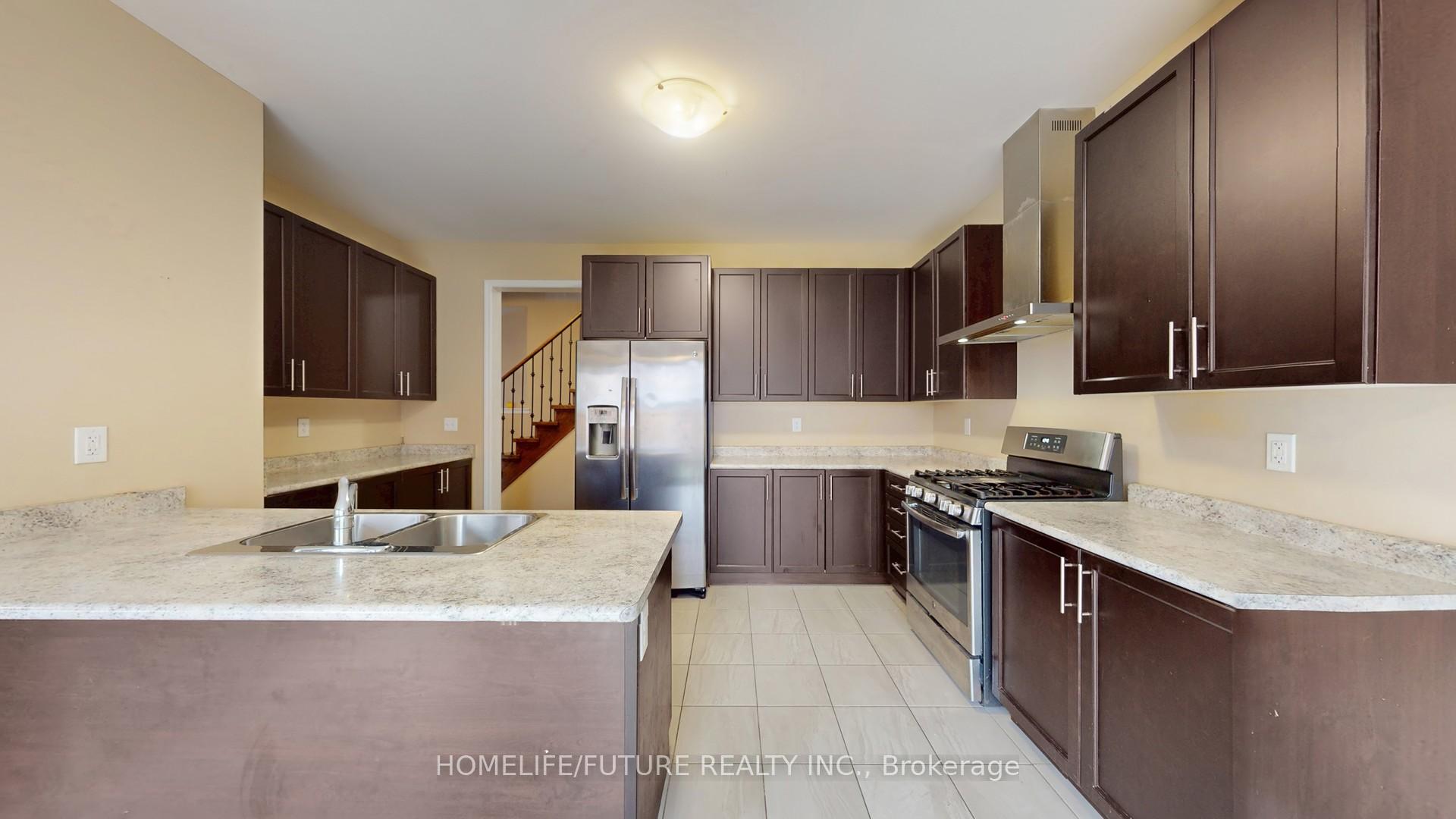 Photo 12 of 2372 Equestrian Crescent, Oshawa, Windfields — HOMEH