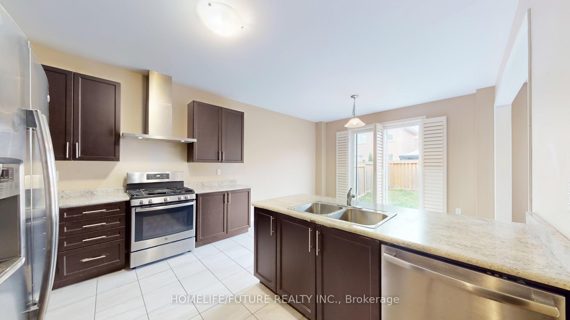 Photo 14 of 2372 Equestrian Crescent, Oshawa, Windfields — HOMEH