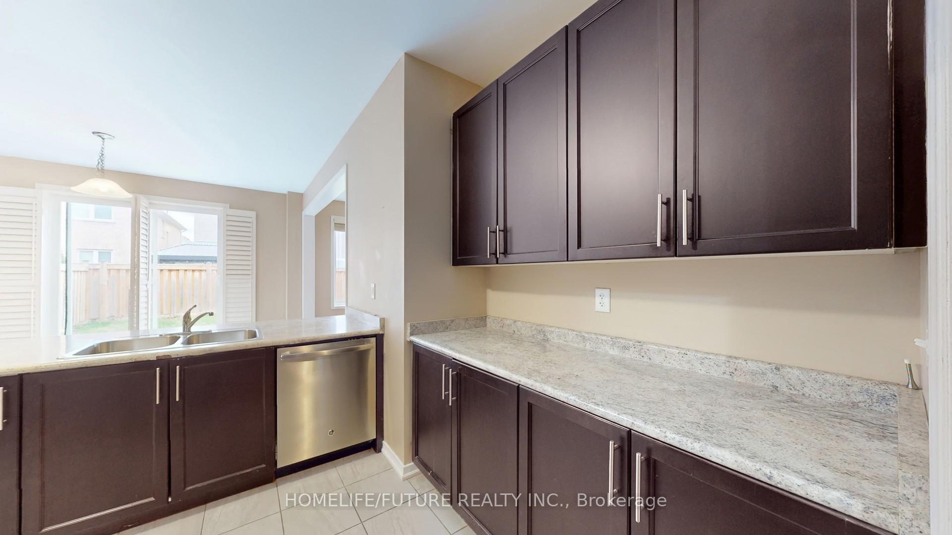 Photo 16 of 2372 Equestrian Crescent, Oshawa, Windfields — HOMEH