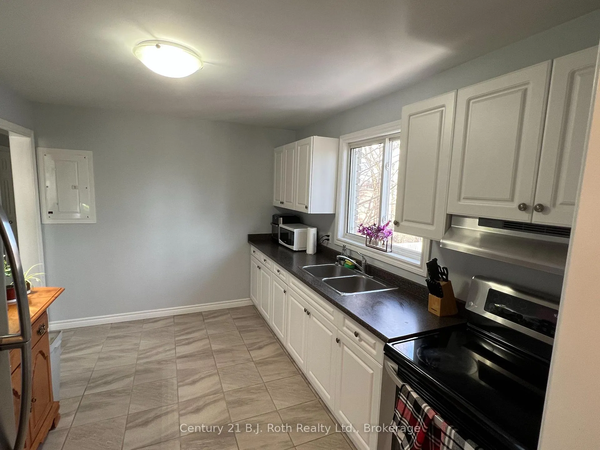 Photo 4 of Unit 2, 520 High Street, Orillia — HOMEH