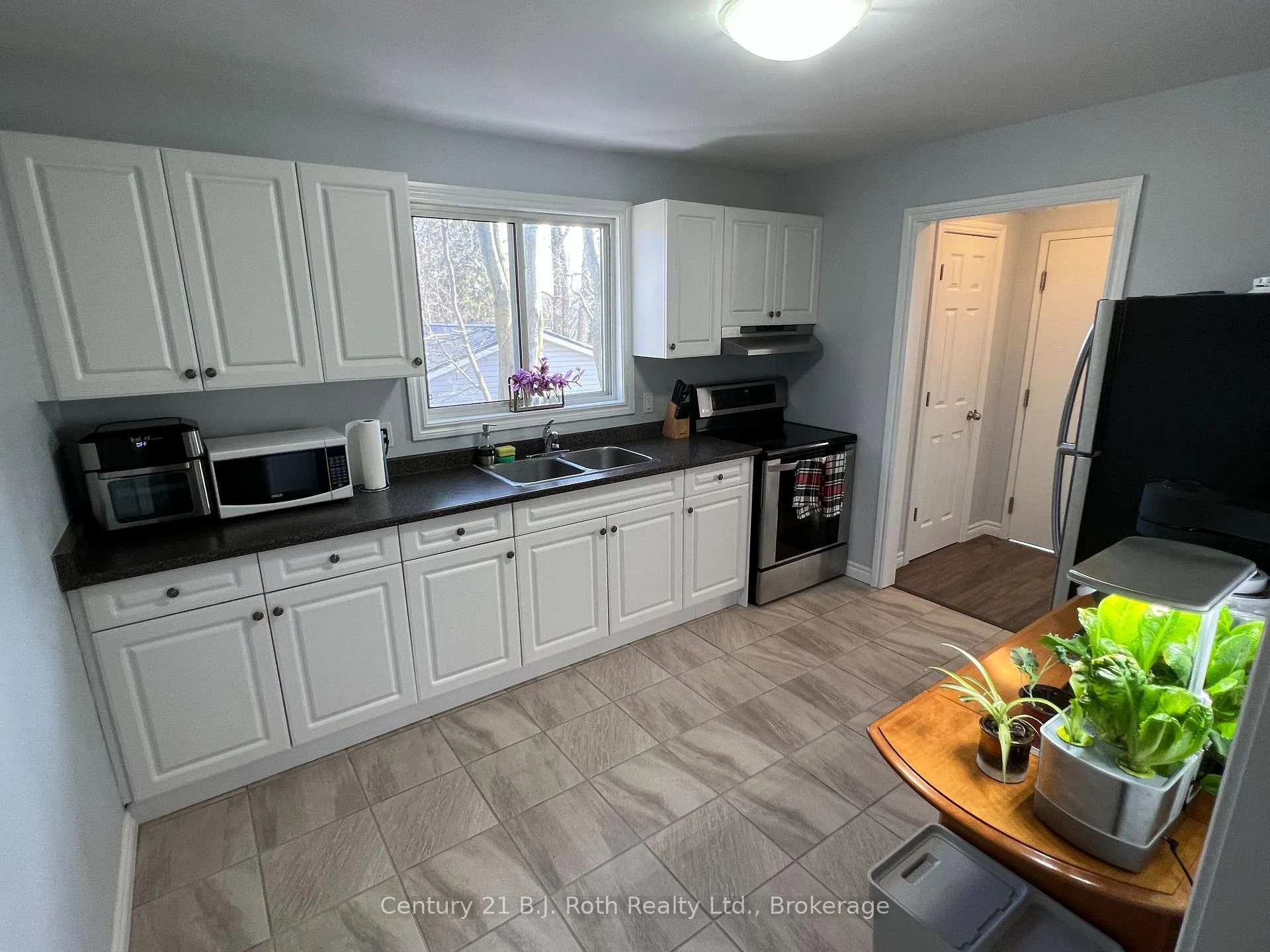 Photo 5 of Unit 2, 520 High Street, Orillia — HOMEH