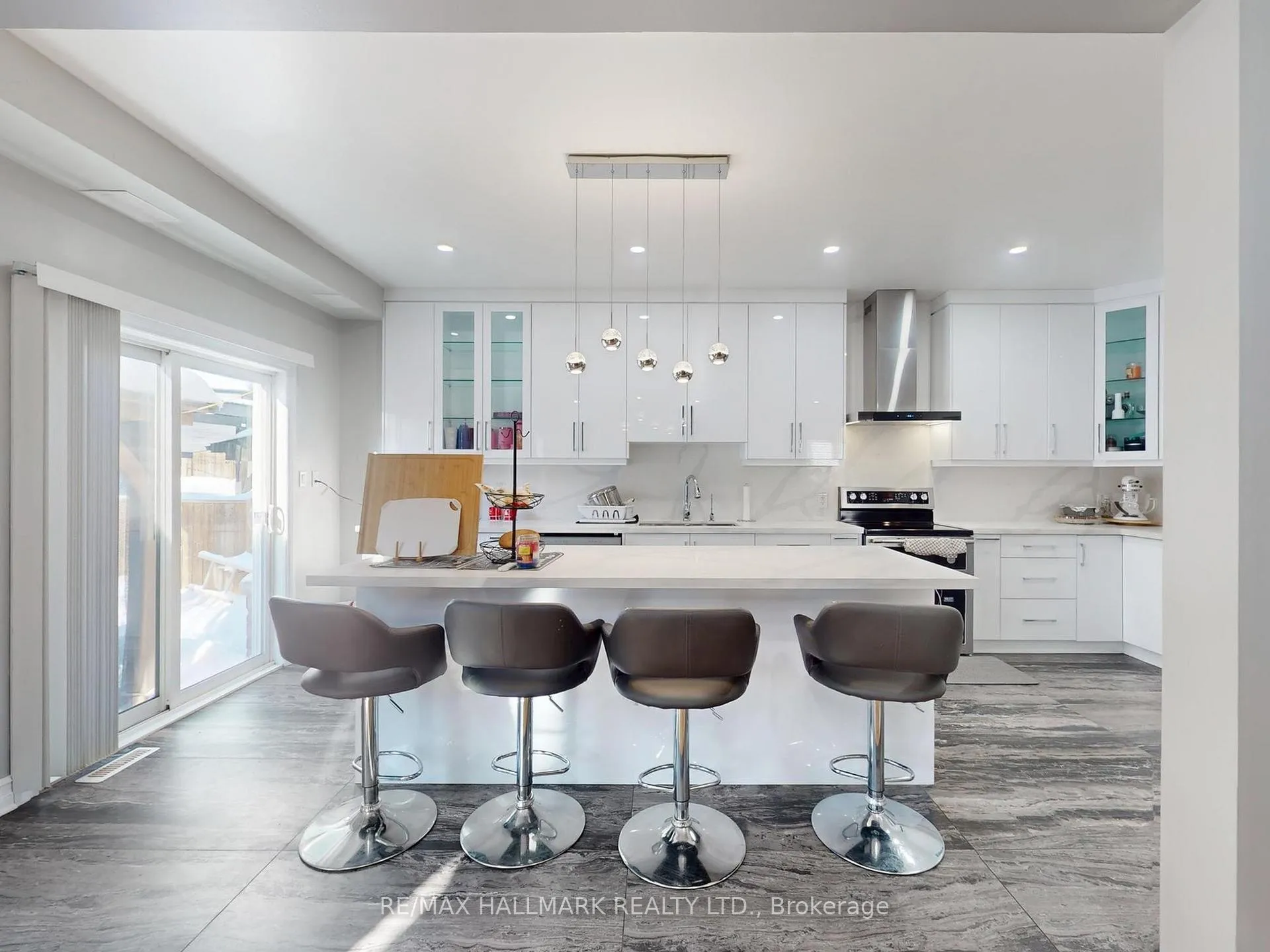 Photo 8 of 84 Diana Drive, Orillia — HOMEH
