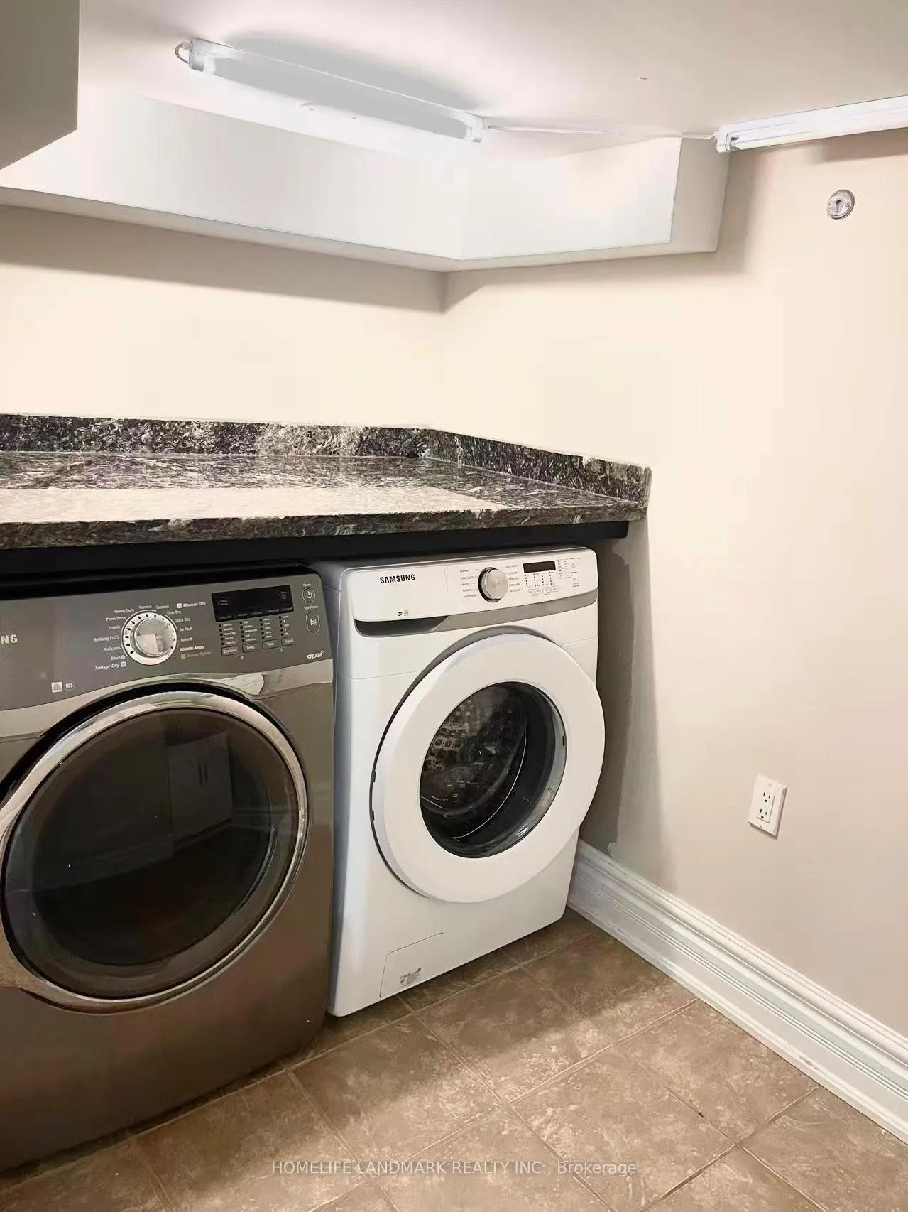 Photo 25 of 1268 Jezero Crescent, Oakville, Joshua Creek — HOMEH