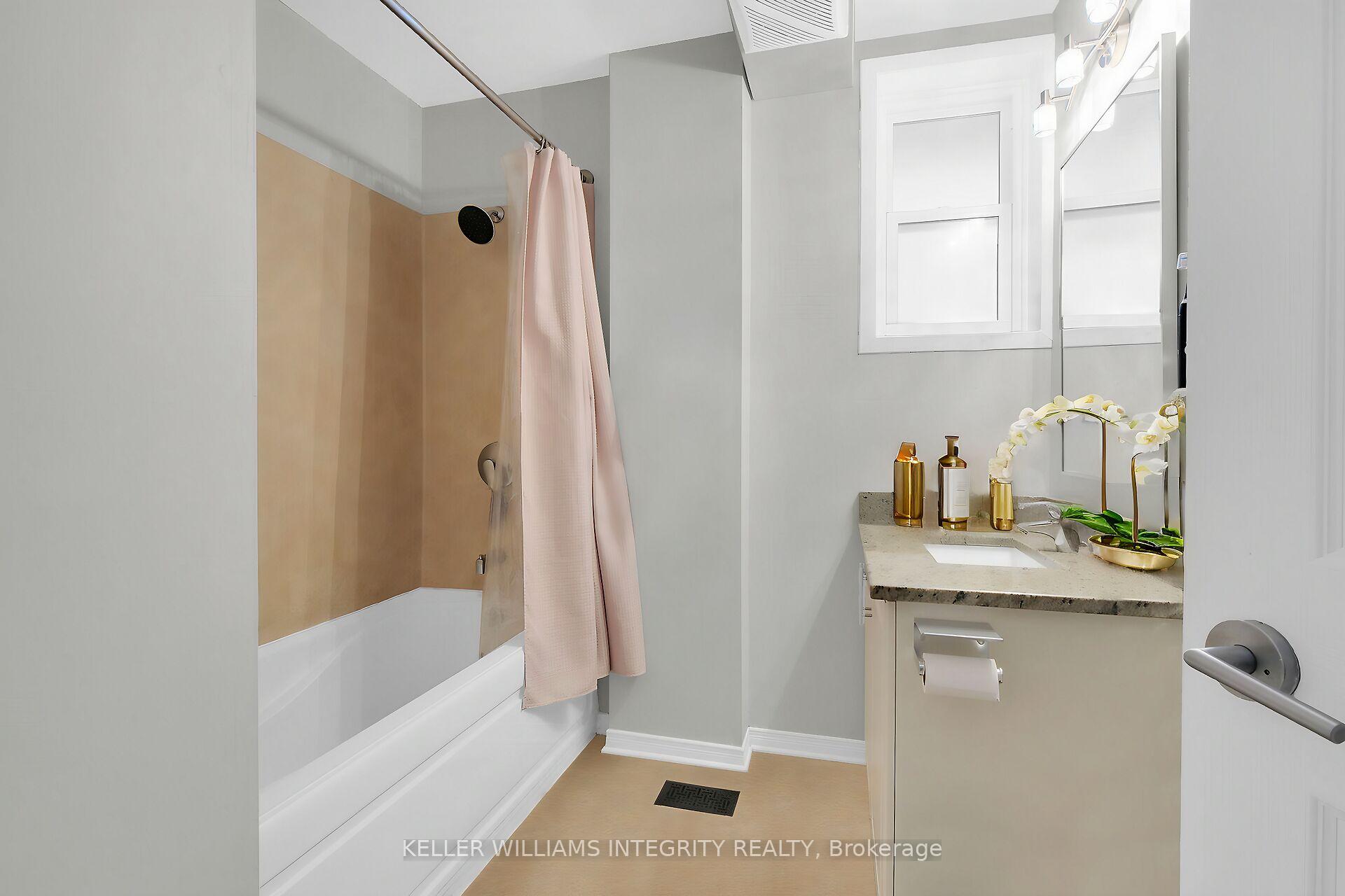 Photo 15 of 29 Douglas Avenue, Ottawa, Lindenlea — HOMEH