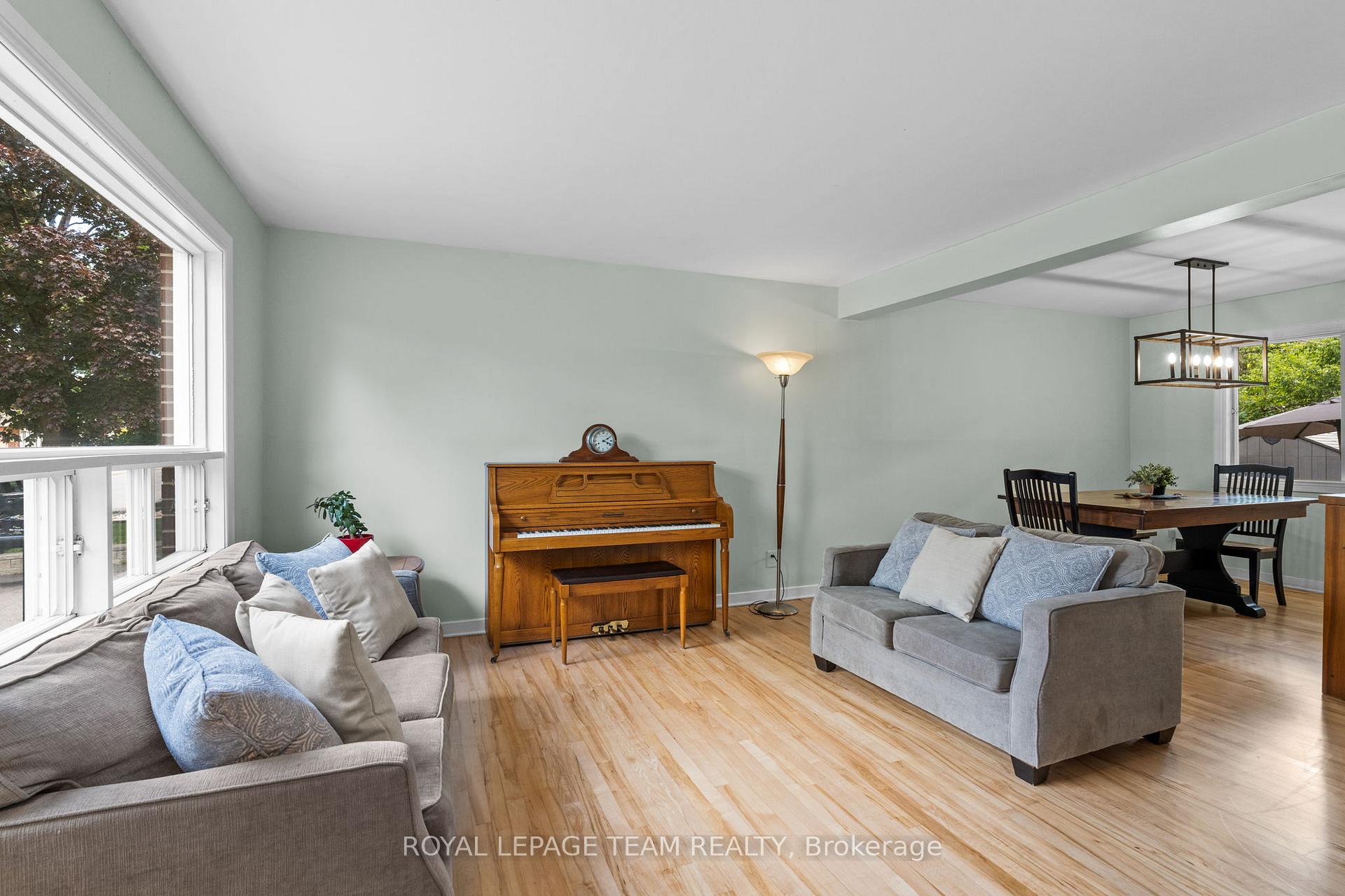 Photo 4 of 334 Queen Mary Street, Ottawa, Overbrook/Castle Heights — HOMEH