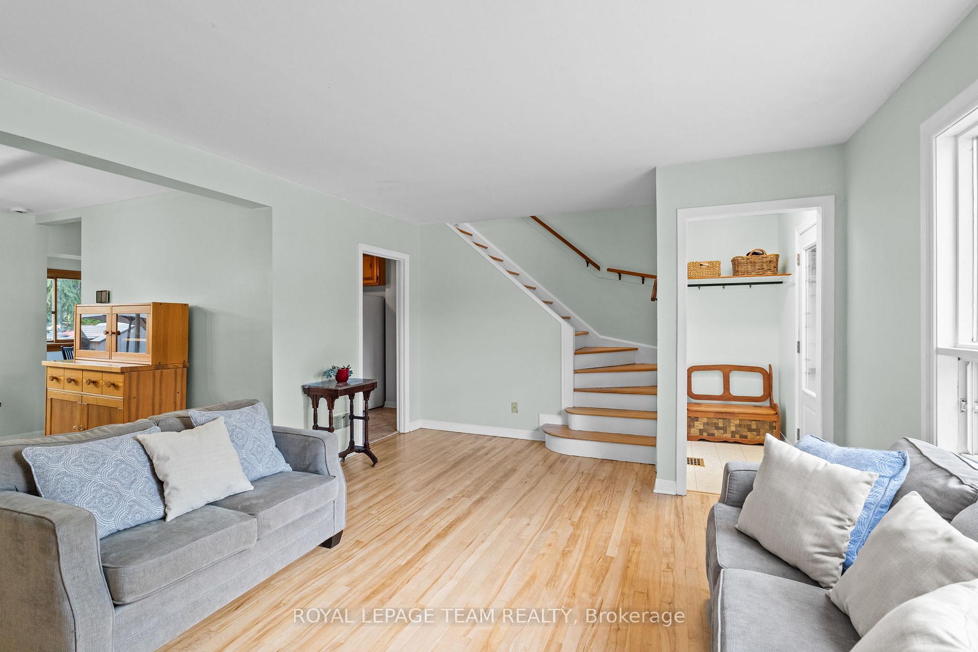 Photo 8 of 334 Queen Mary Street, Ottawa, Overbrook/Castle Heights — HOMEH