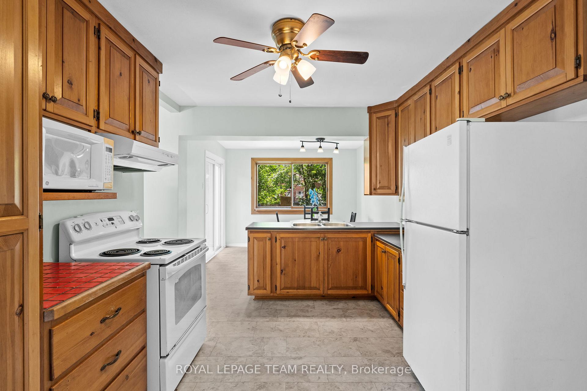 Photo 11 of 334 Queen Mary Street, Ottawa, Overbrook/Castle Heights — HOMEH