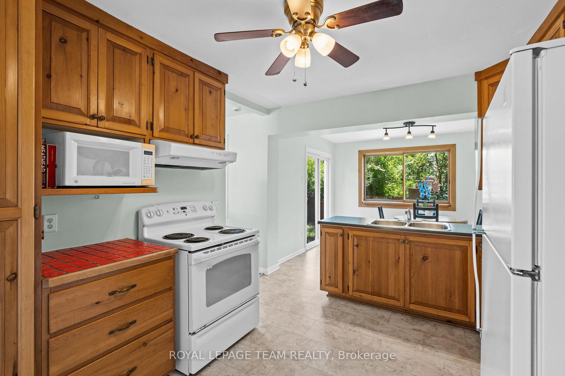 Photo 12 of 334 Queen Mary Street, Ottawa, Overbrook/Castle Heights — HOMEH