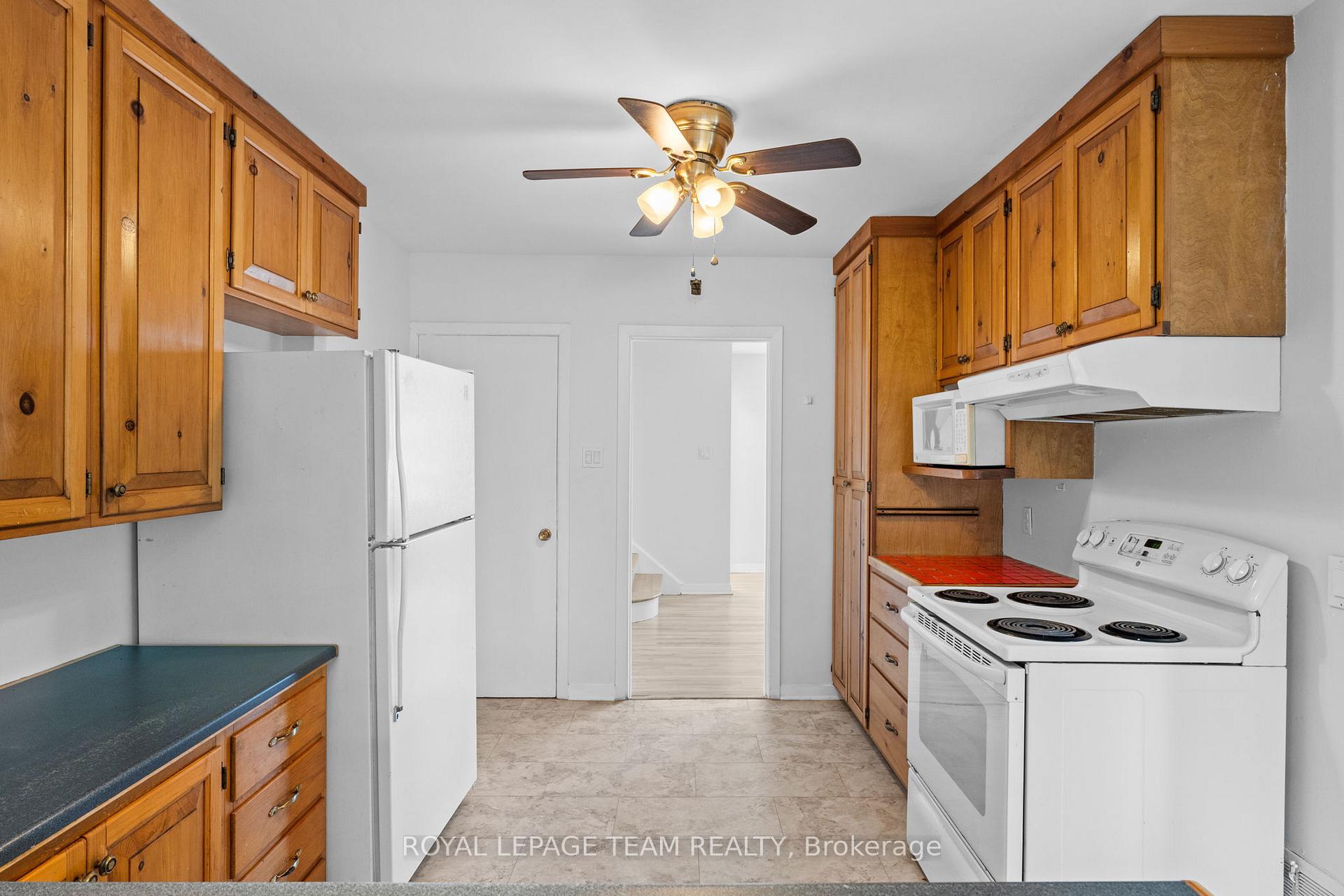 Photo 15 of 334 Queen Mary Street, Ottawa, Overbrook/Castle Heights — HOMEH