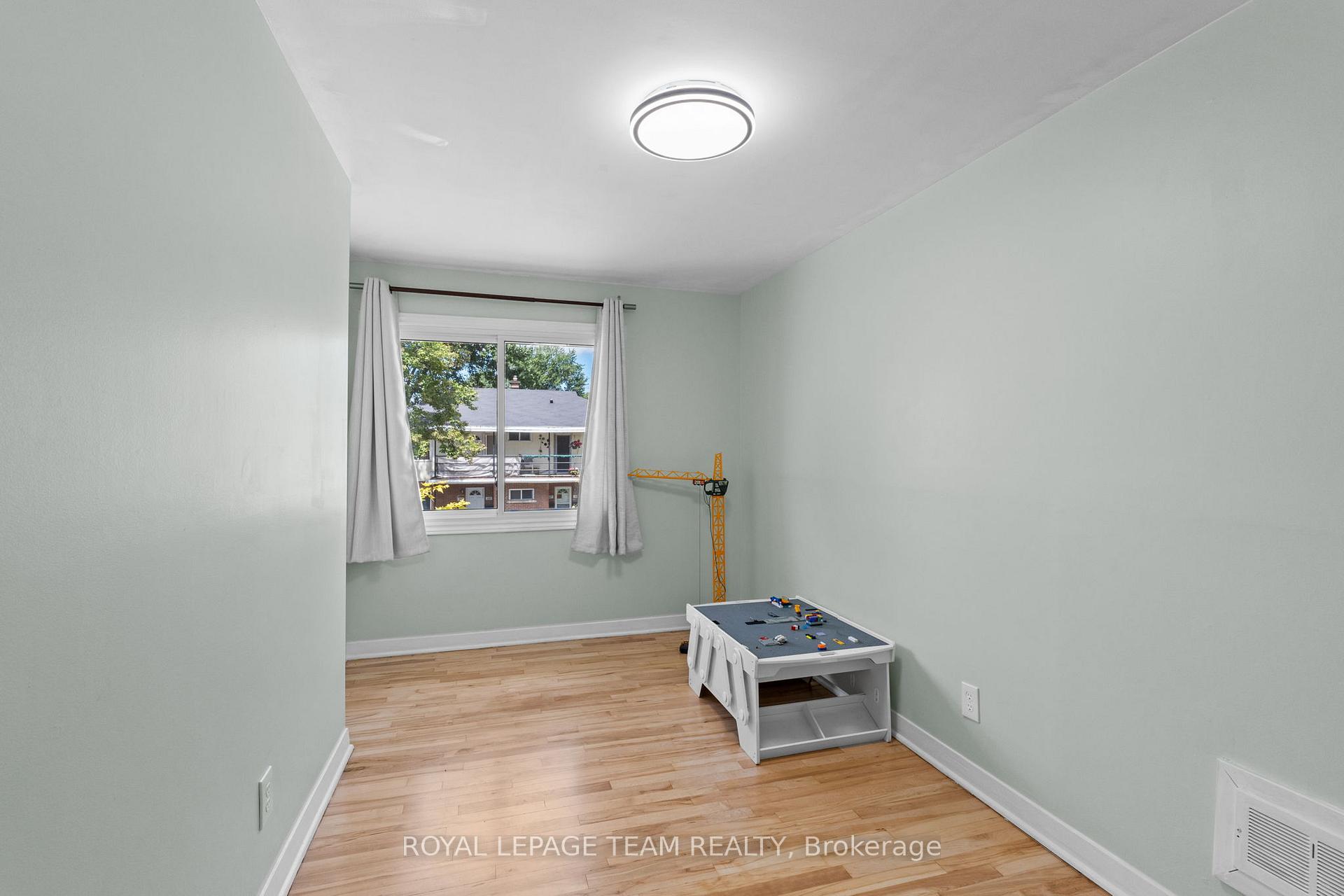 Photo 24 of 334 Queen Mary Street, Ottawa, Overbrook/Castle Heights — HOMEH