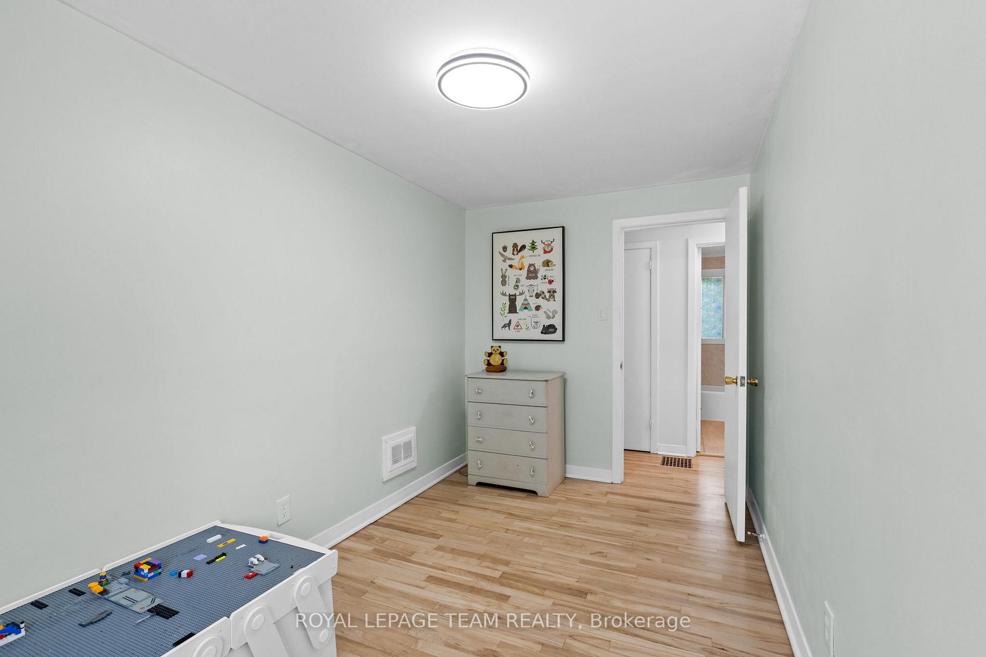 Photo 26 of 334 Queen Mary Street, Ottawa, Overbrook/Castle Heights — HOMEH