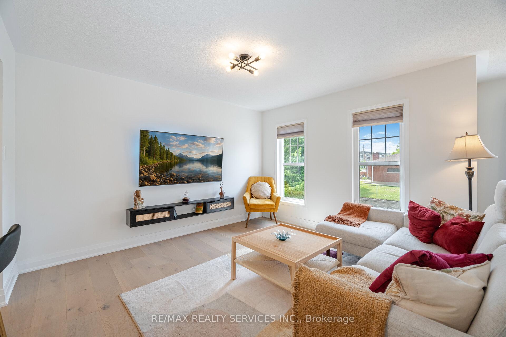 Photo 13 of 900 Brassard Circle, Milton, Willmott — HOMEH
