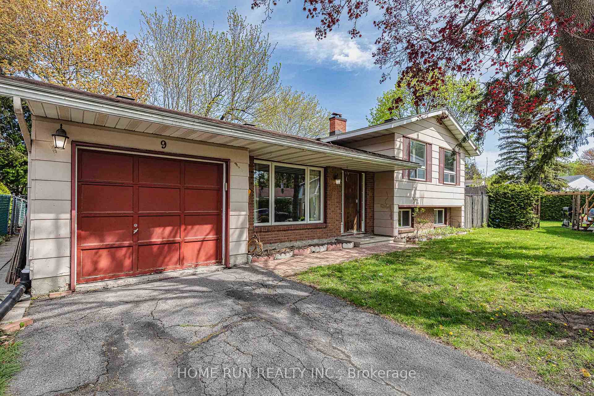 Photo 2 of 9 Button Court, Ottawa, Carson Meadows — HOMEH