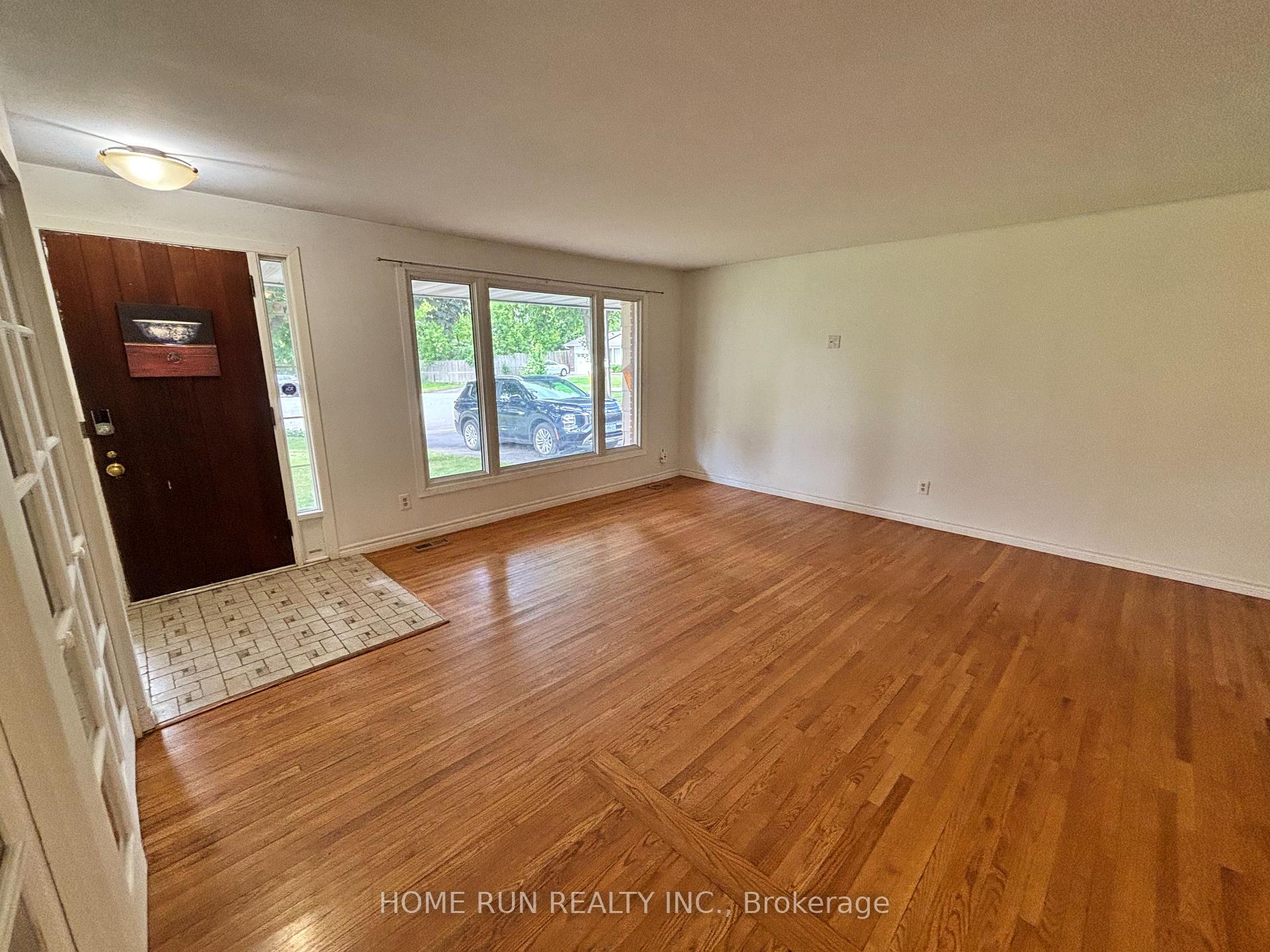 Photo 4 of 9 Button Court, Ottawa, Carson Meadows — HOMEH
