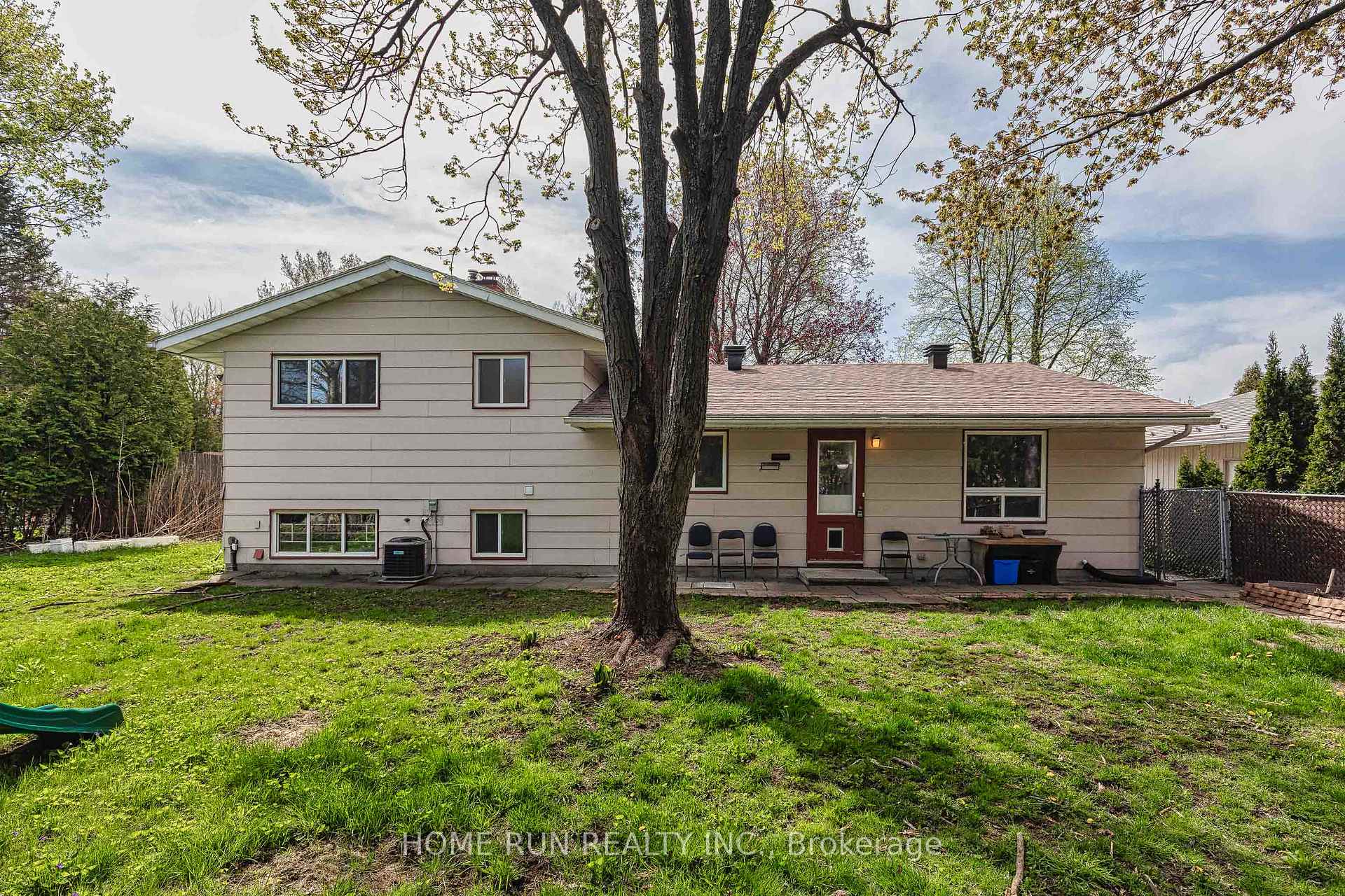 Photo 21 of 9 Button Court, Ottawa, Carson Meadows — HOMEH