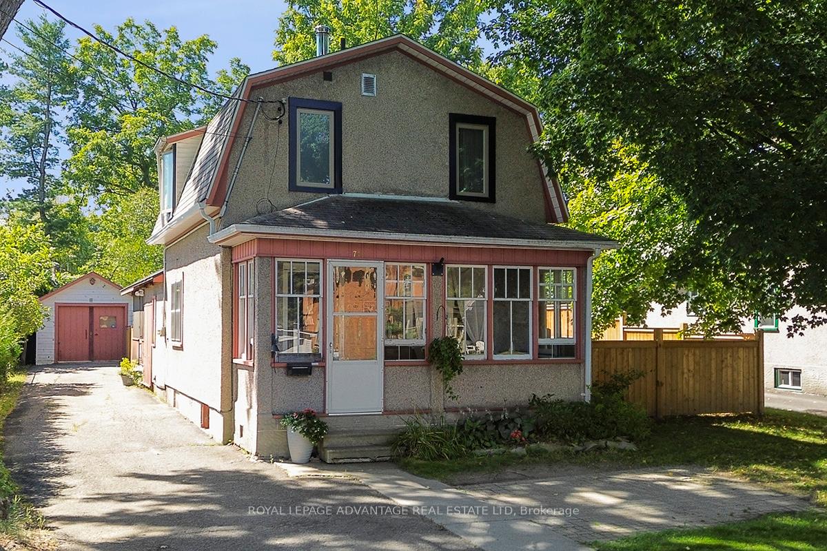 Front of 74 Beckwith Street E