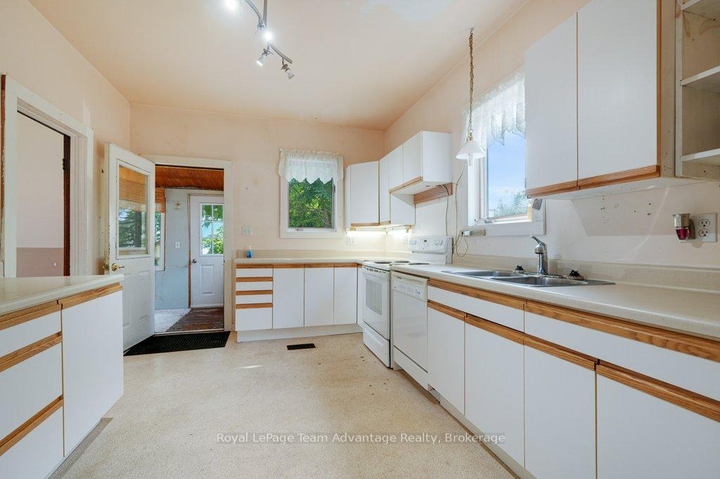 Photo 14 of 71 Gibson Street, Parry Sound — HOMEH