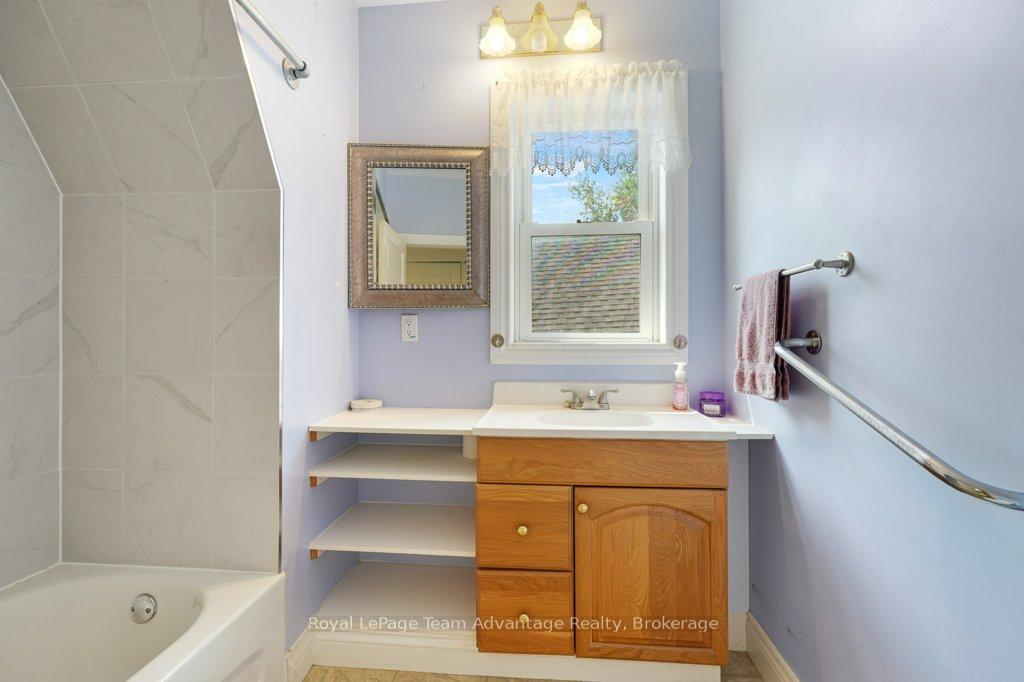 Photo 21 of 71 Gibson Street, Parry Sound — HOMEH