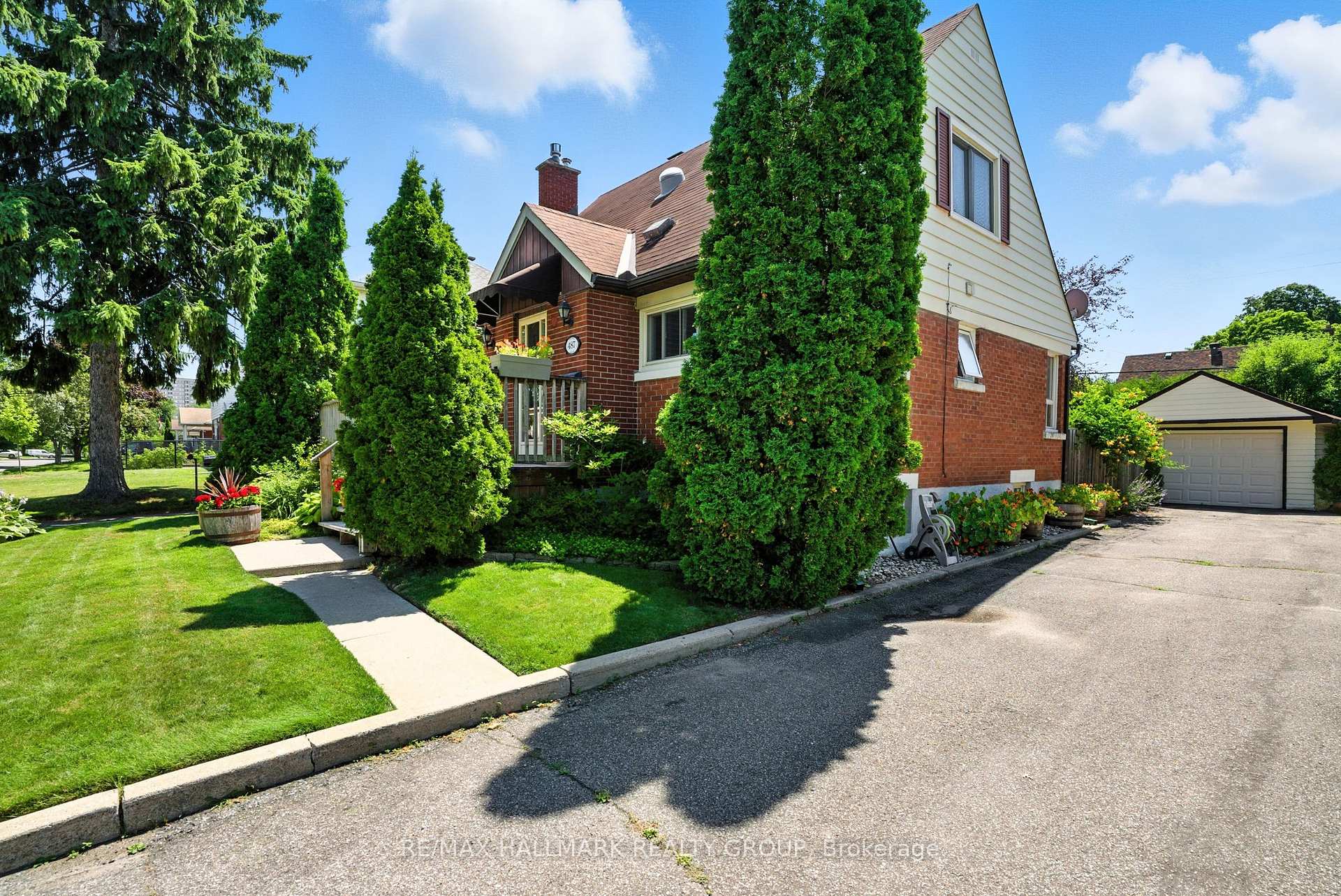 Photo 3 of 487 Wolffdale Crescent, Ottawa, Overbrook/Castle Heights — HOMEH