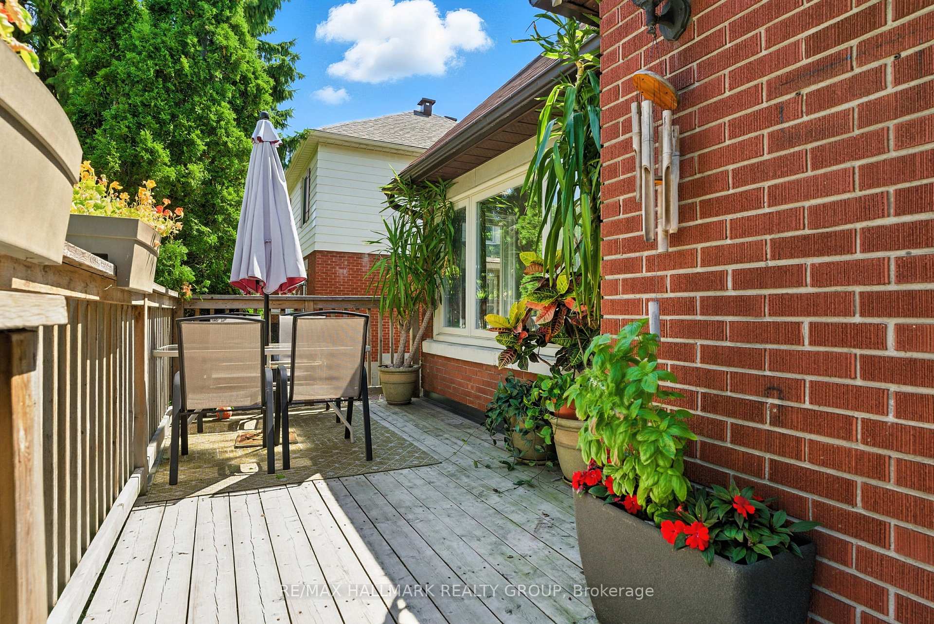 Photo 4 of 487 Wolffdale Crescent, Ottawa, Overbrook/Castle Heights — HOMEH