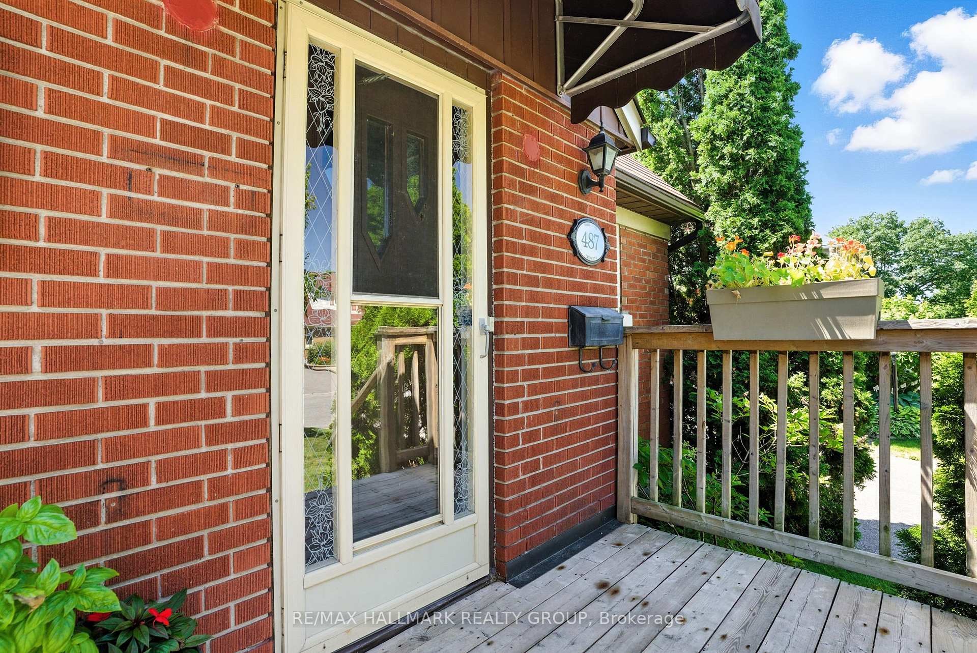 Photo 5 of 487 Wolffdale Crescent, Ottawa, Overbrook/Castle Heights — HOMEH