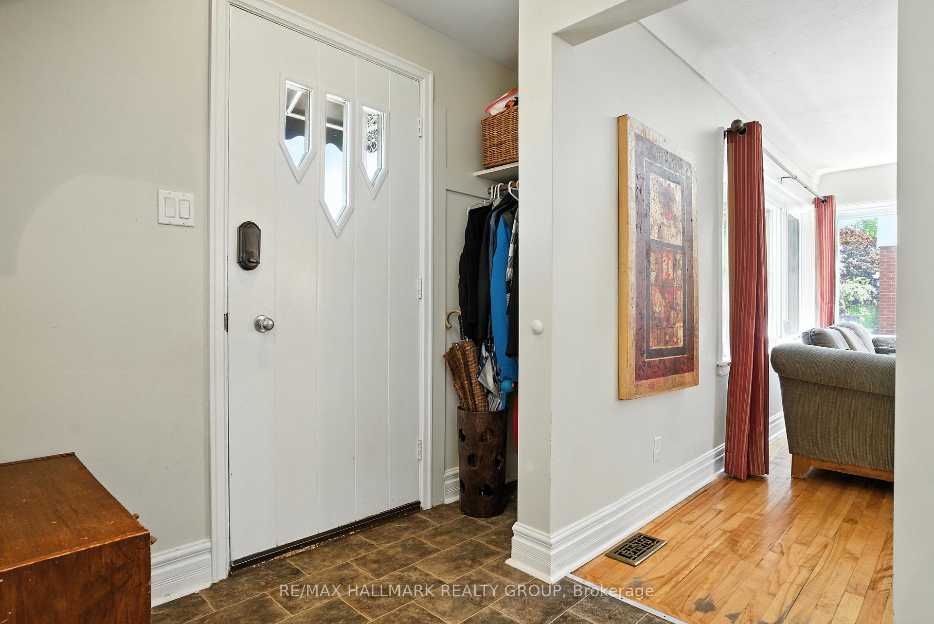 Photo 6 of 487 Wolffdale Crescent, Ottawa, Overbrook/Castle Heights — HOMEH