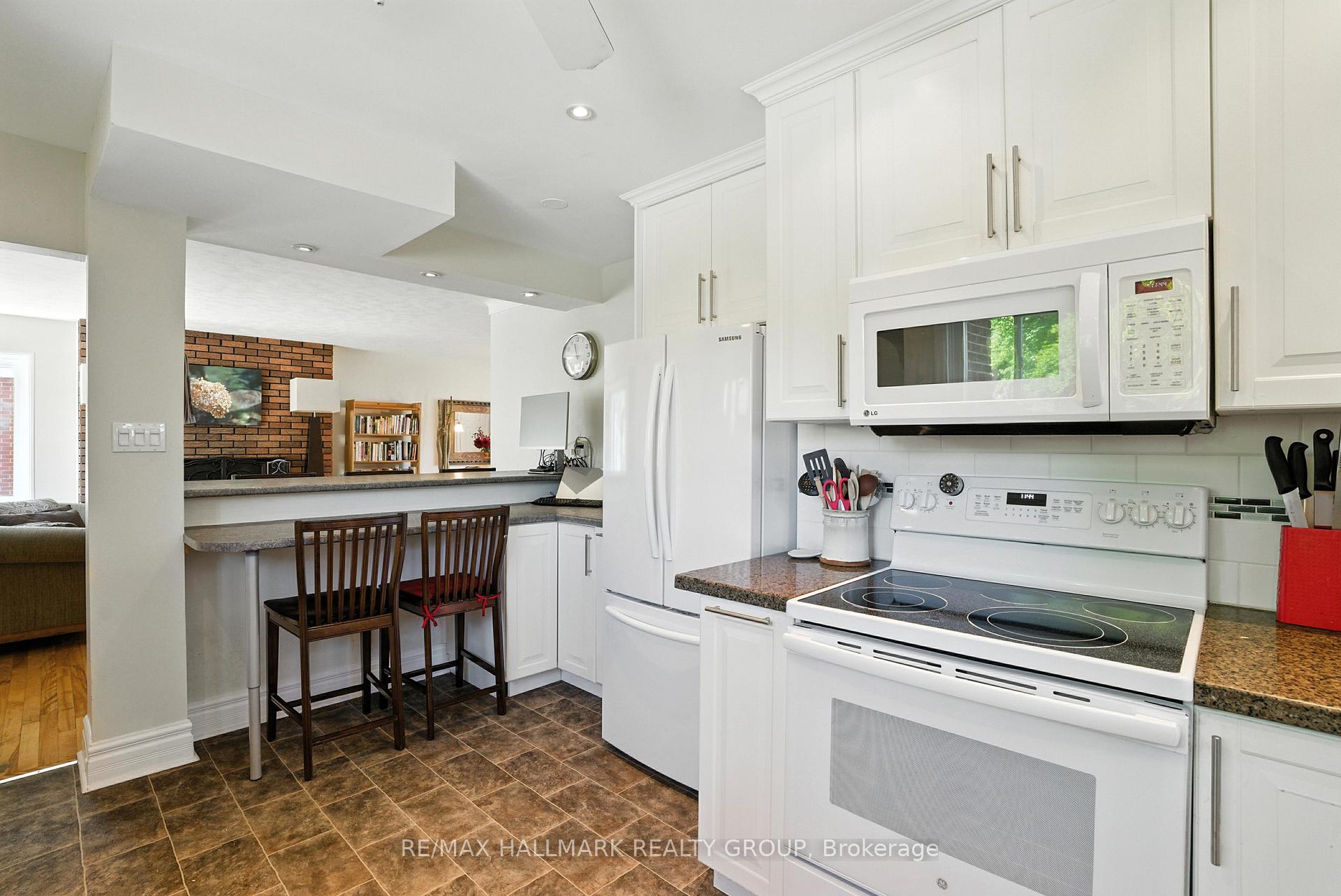 Photo 9 of 487 Wolffdale Crescent, Ottawa, Overbrook/Castle Heights — HOMEH