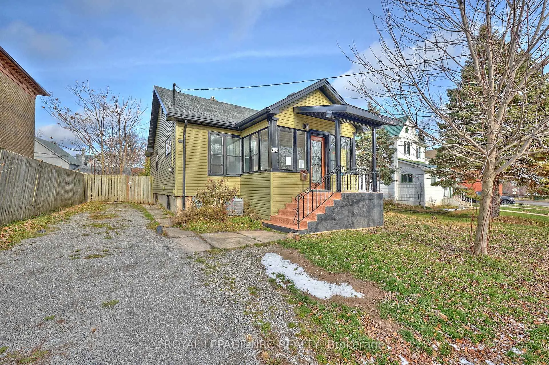 Photo 1 of 4639 Eastwood Crescent, Niagara Falls, Downtown — HOMEH