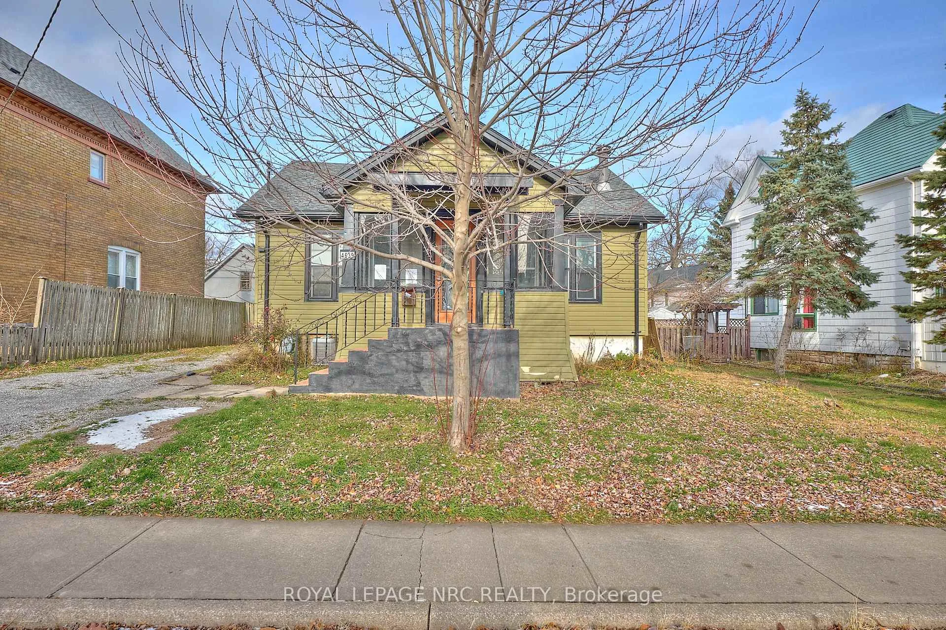 Photo 2 of 4639 Eastwood Crescent, Niagara Falls, Downtown — HOMEH