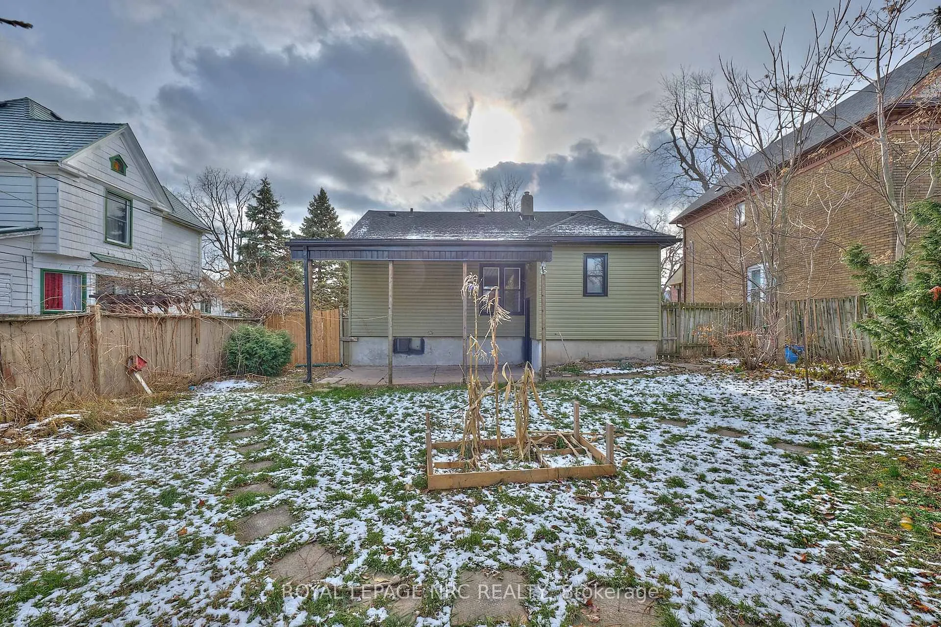 Photo 4 of 4639 Eastwood Crescent, Niagara Falls, Downtown — HOMEH