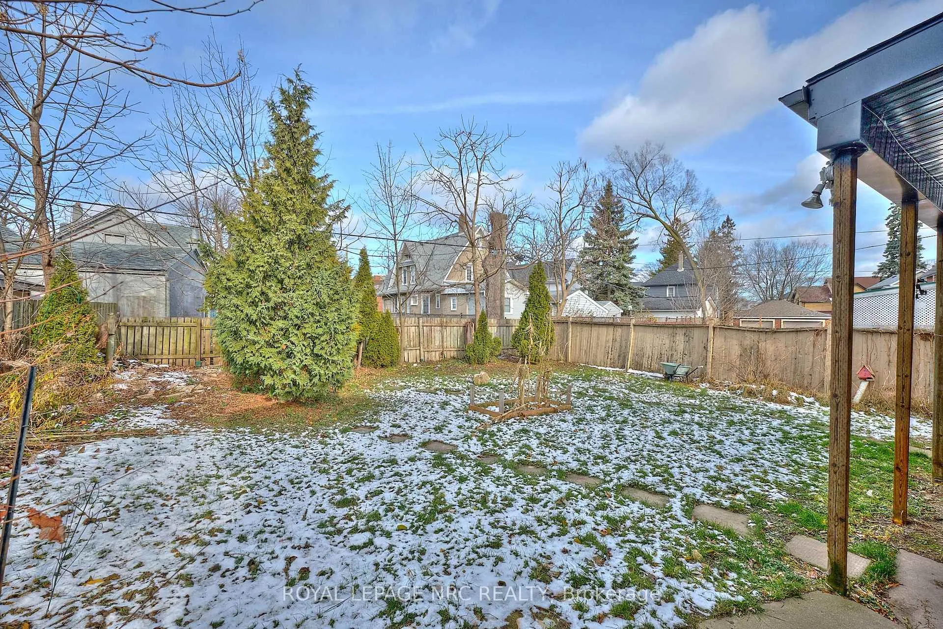Photo 6 of 4639 Eastwood Crescent, Niagara Falls, Downtown — HOMEH