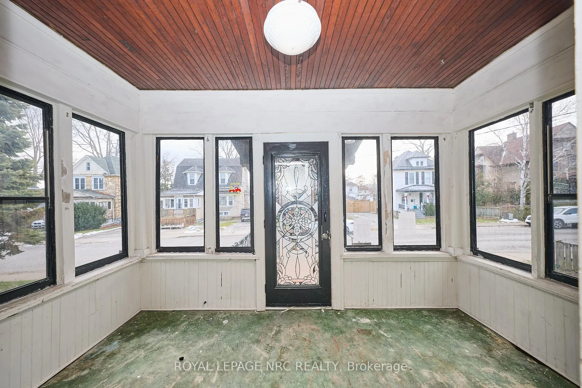 Photo 9 of 4639 Eastwood Crescent, Niagara Falls, Downtown — HOMEH
