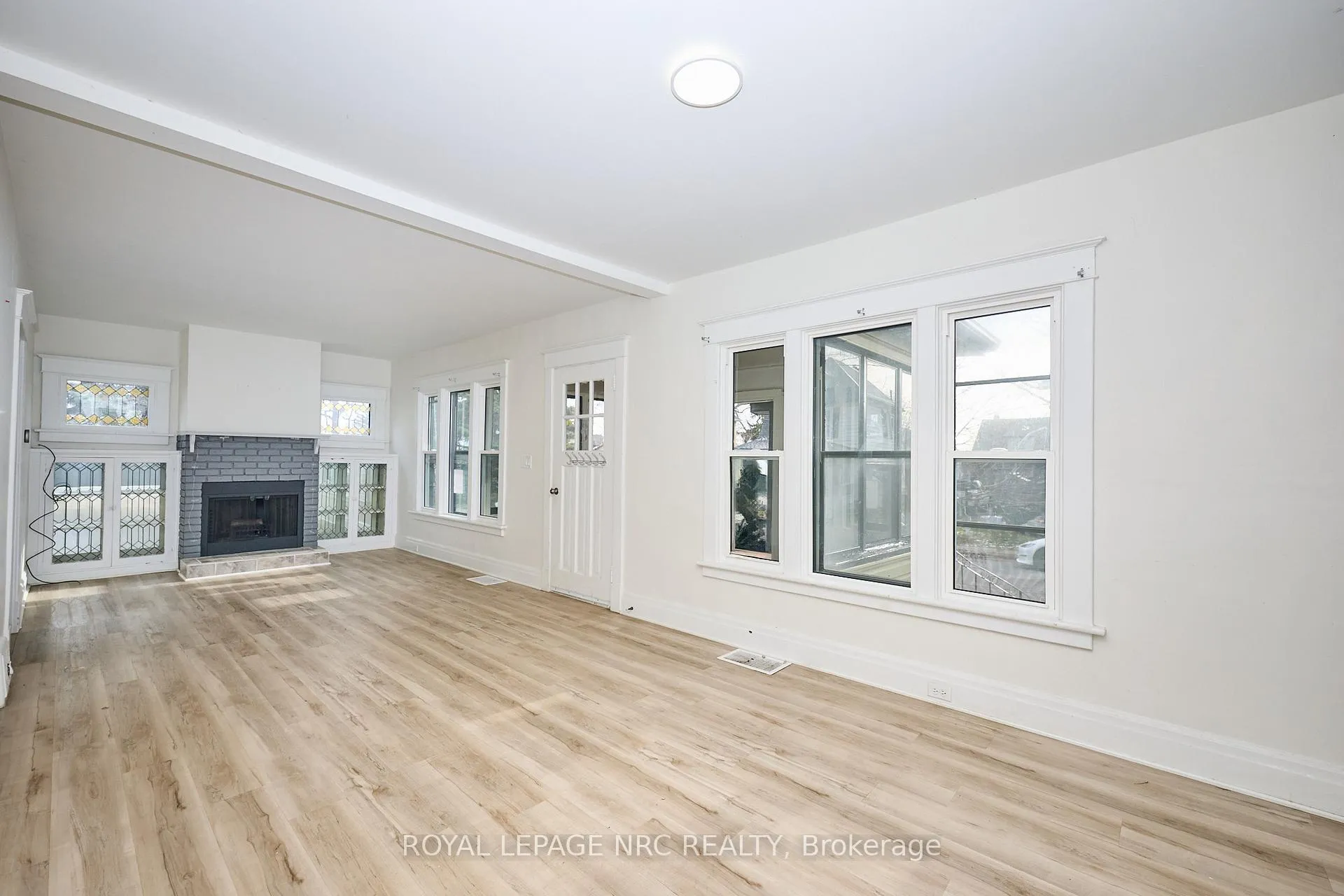 Photo 10 of 4639 Eastwood Crescent, Niagara Falls, Downtown — HOMEH