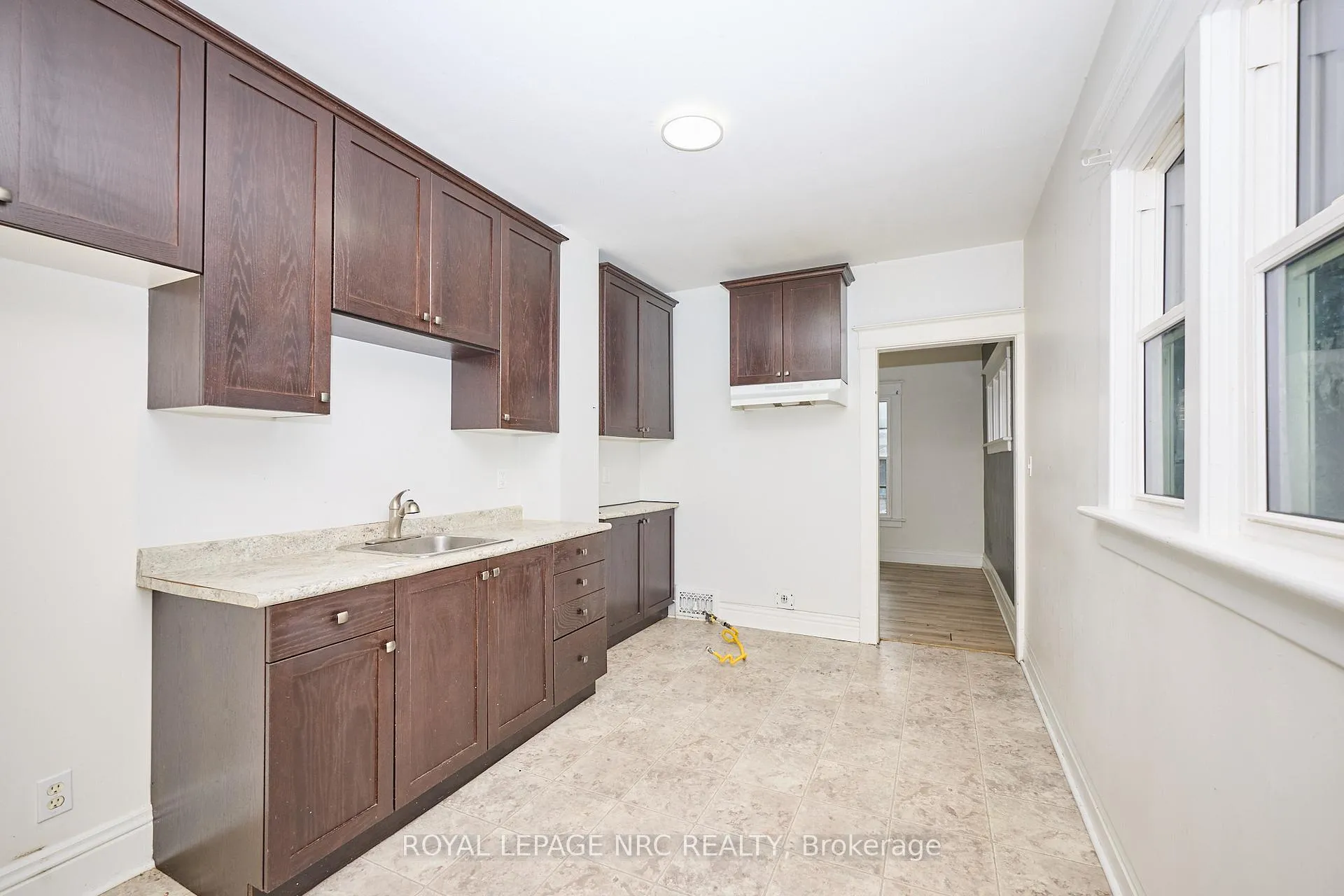 Photo 13 of 4639 Eastwood Crescent, Niagara Falls, Downtown — HOMEH