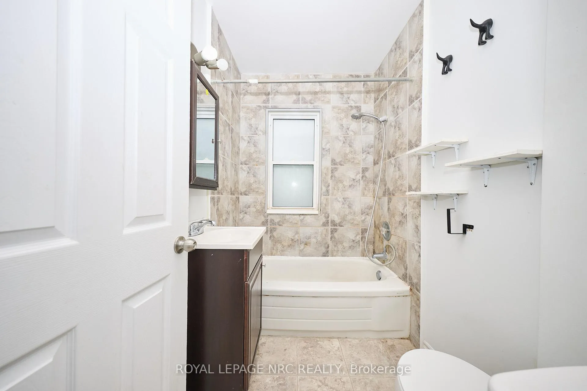 Photo 17 of 4639 Eastwood Crescent, Niagara Falls, Downtown — HOMEH