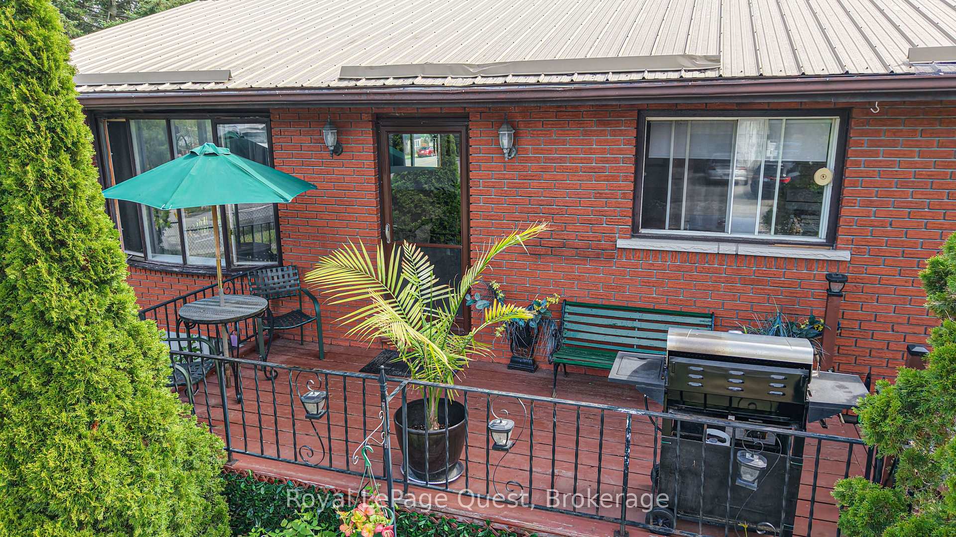 Photo 4 of 129 Simcoe Street, Orillia — HOMEH