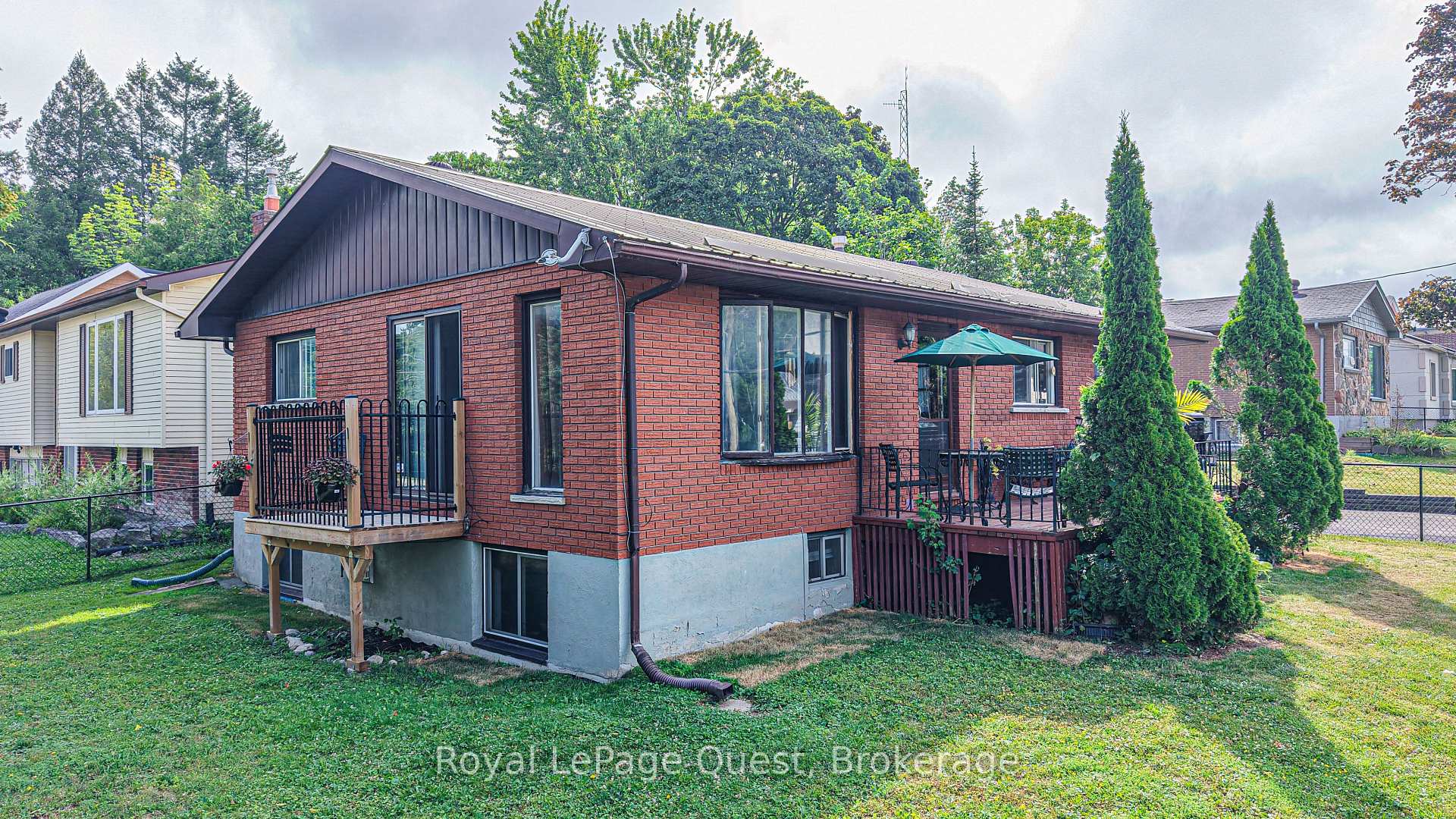Photo 5 of 129 Simcoe Street, Orillia — HOMEH