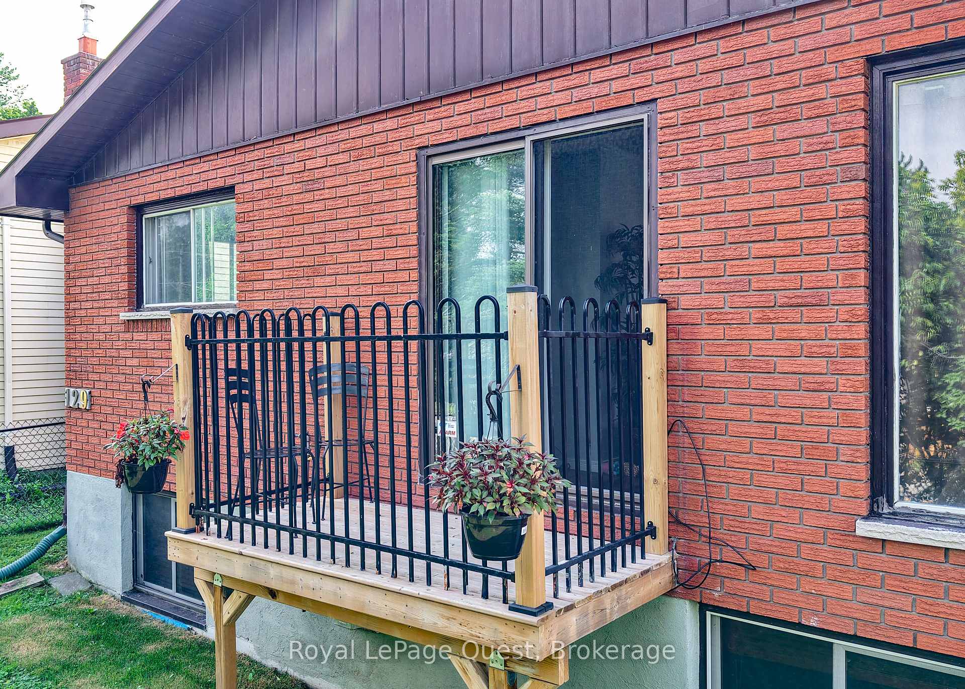 Photo 6 of 129 Simcoe Street, Orillia — HOMEH