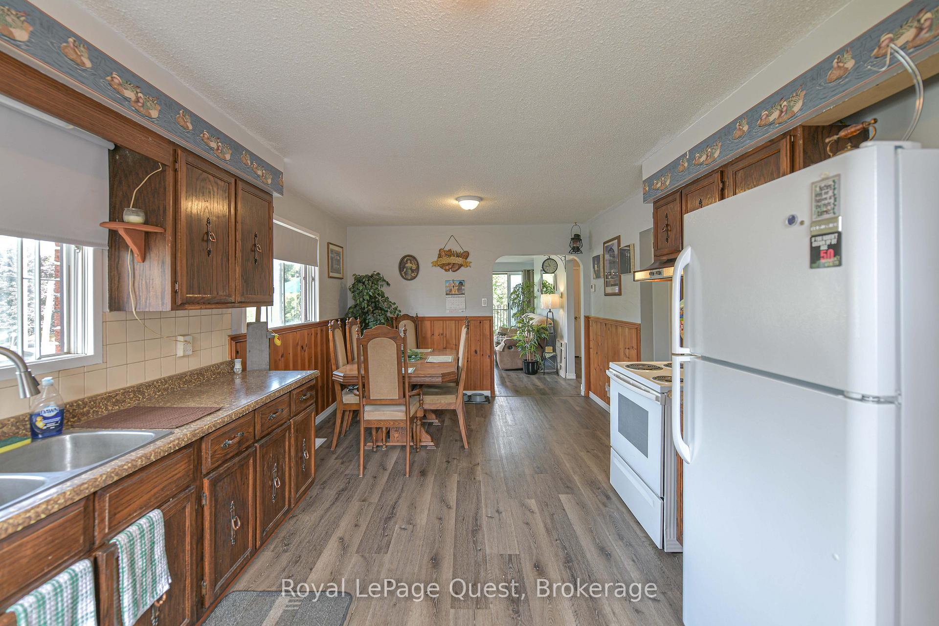 Photo 11 of 129 Simcoe Street, Orillia — HOMEH