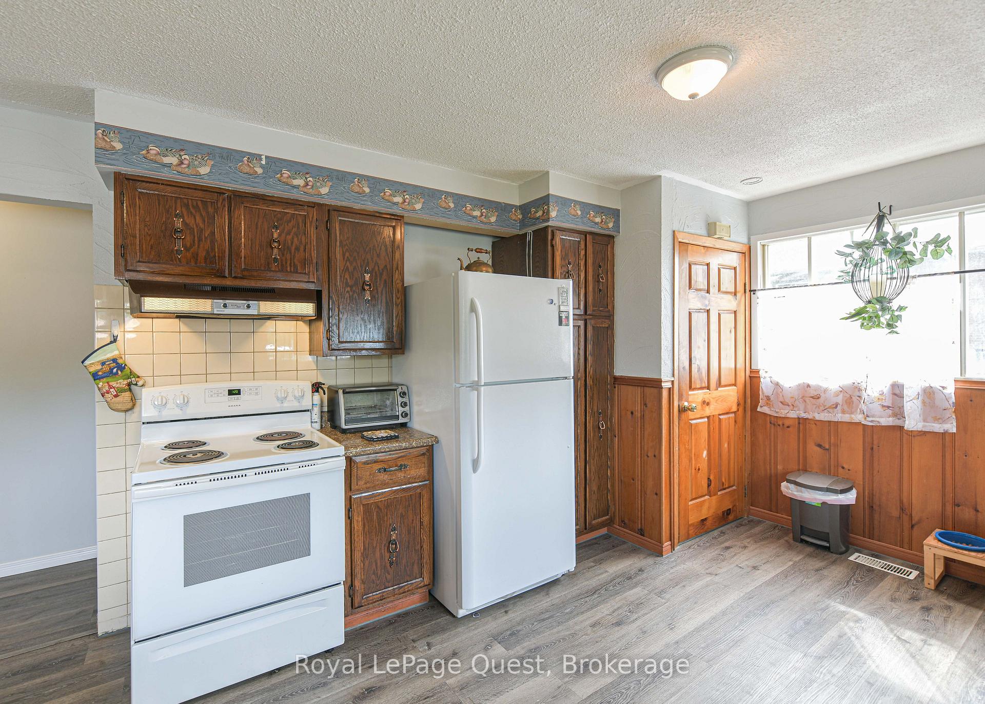 Photo 13 of 129 Simcoe Street, Orillia — HOMEH