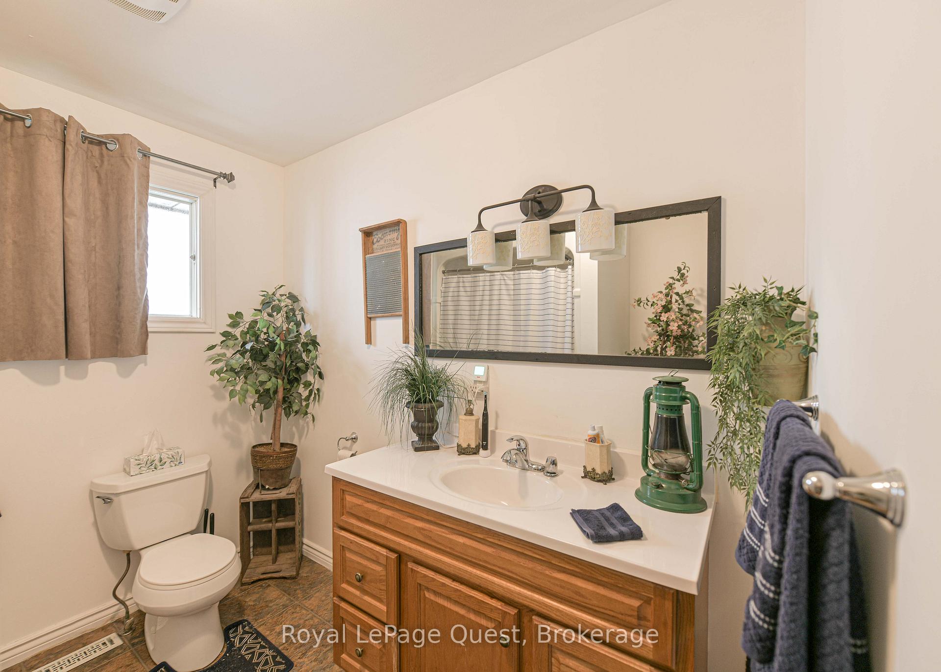 Photo 15 of 129 Simcoe Street, Orillia — HOMEH