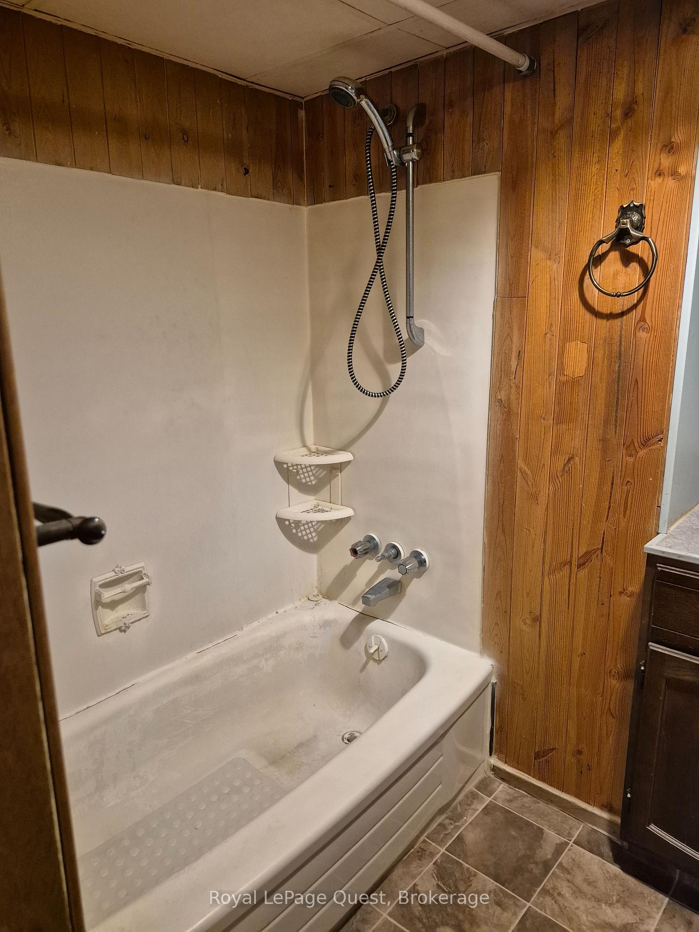 Photo 20 of 129 Simcoe Street, Orillia — HOMEH