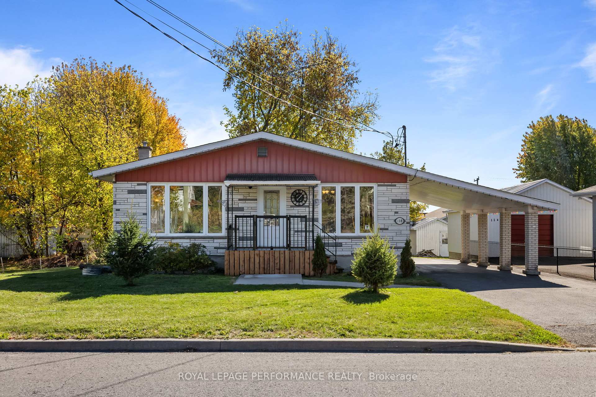 Front of 108 Elgin Street W