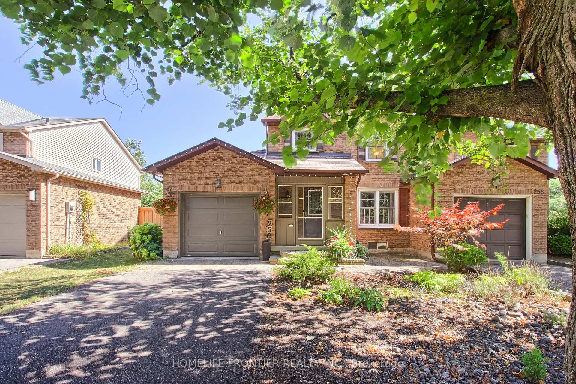 Photo 2 of 256 Ross Lane, Oakville, River Oaks — HOMEH
