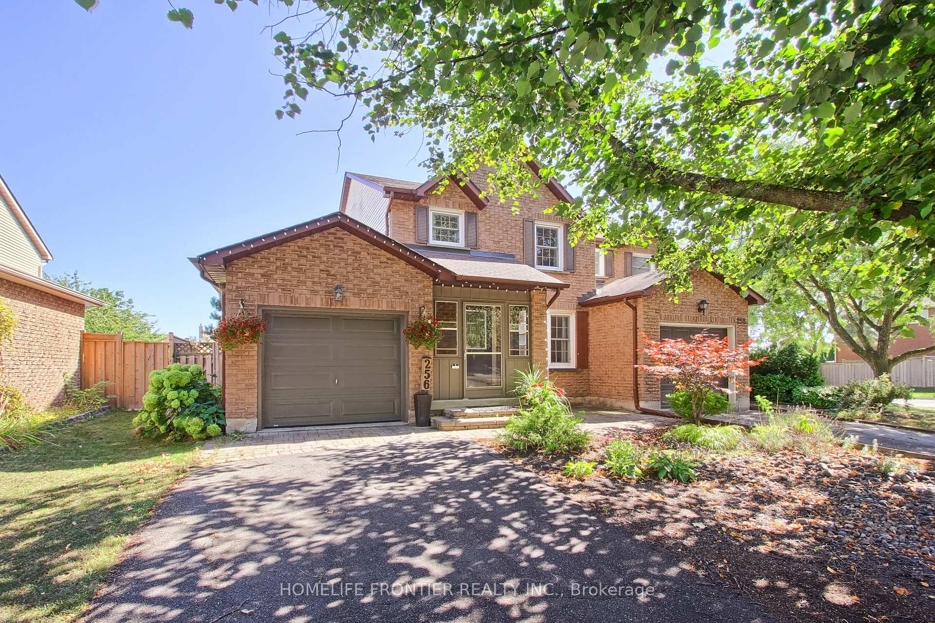 Photo 4 of 256 Ross Lane, Oakville, River Oaks — HOMEH